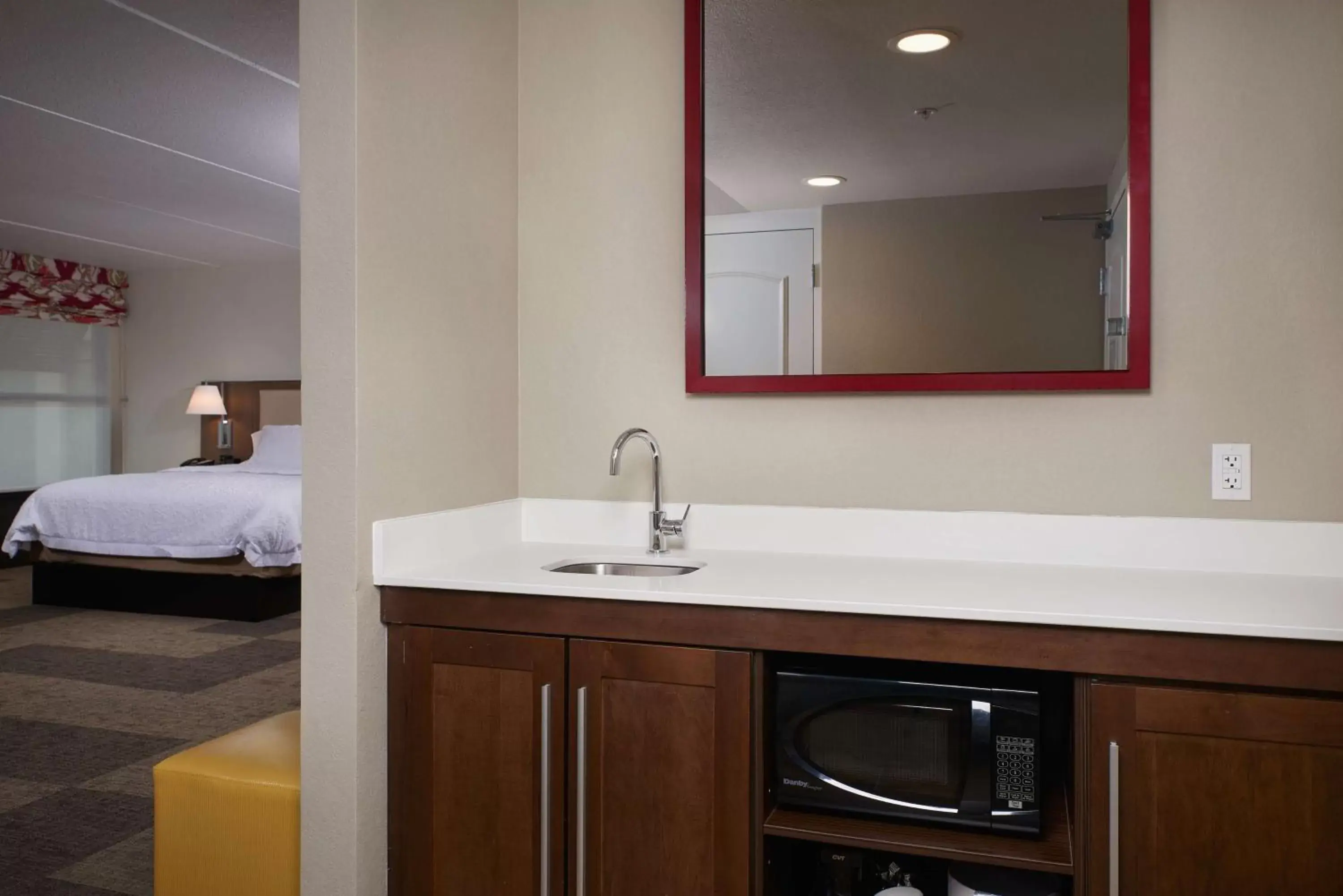 Bed, Bathroom in Hampton Inn & Suites Scottsdale On Shea Blvd