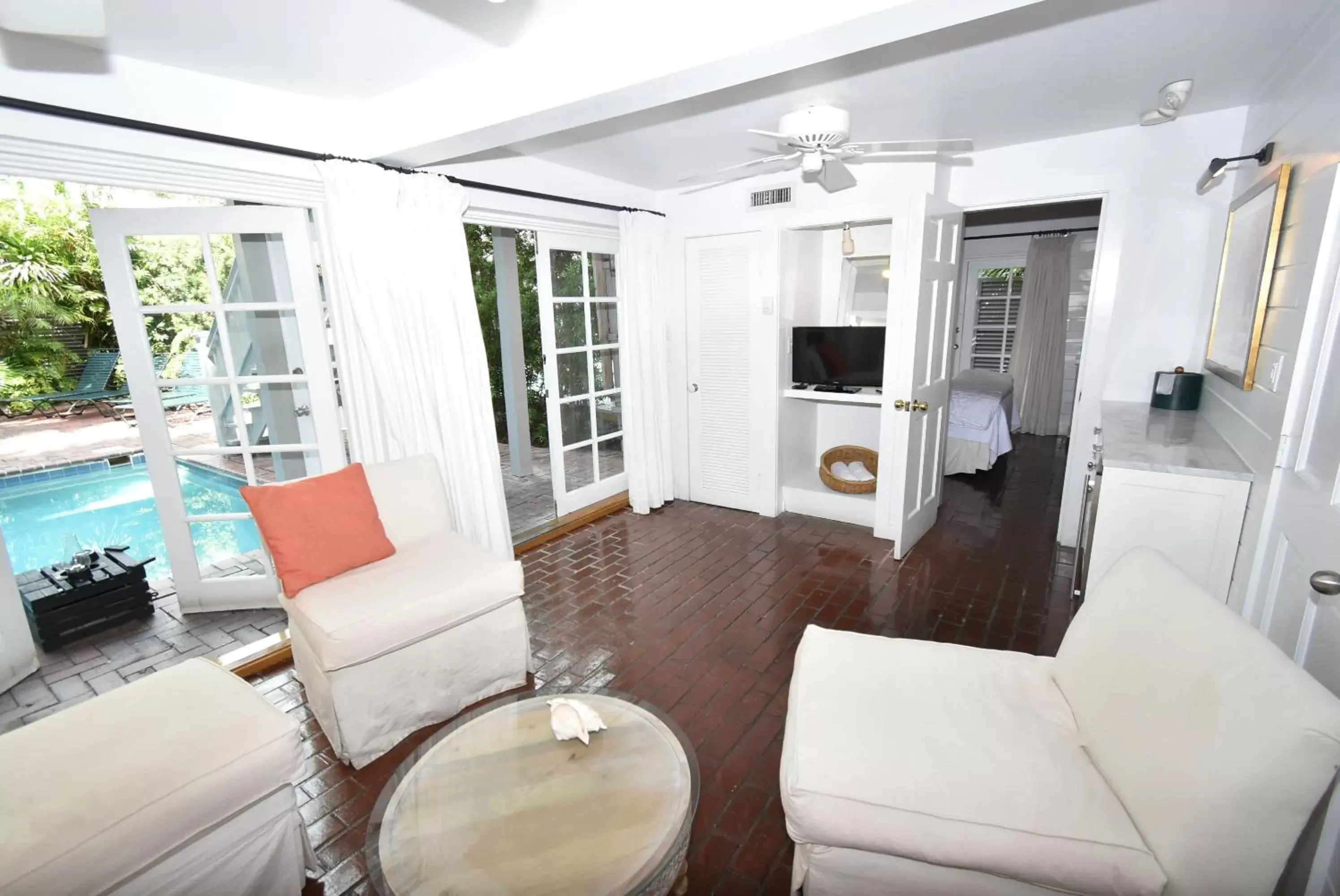 Seating Area in Simonton Court Historic Inn & Cottages