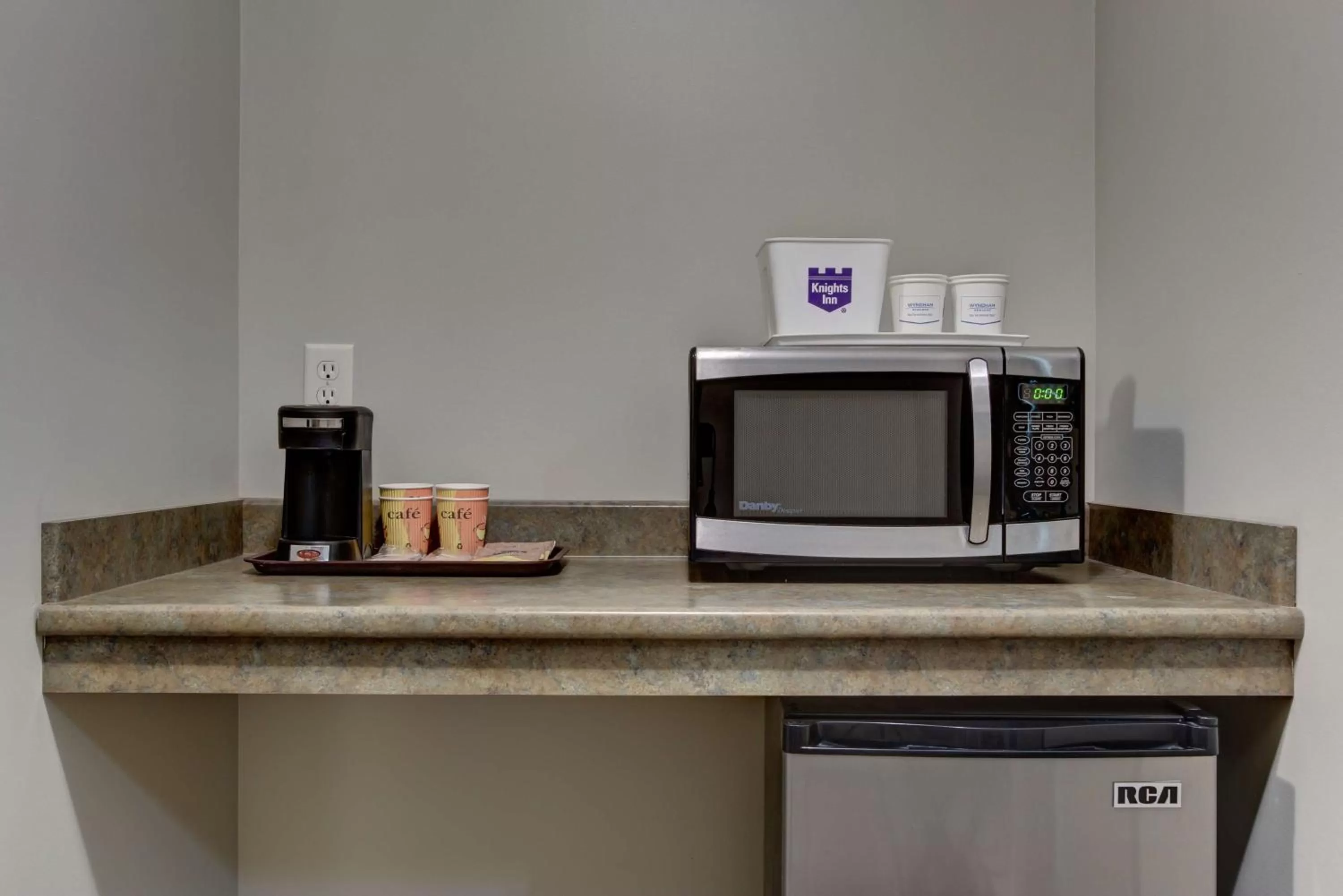 Photo of the whole room in Knights Inn Kamloops