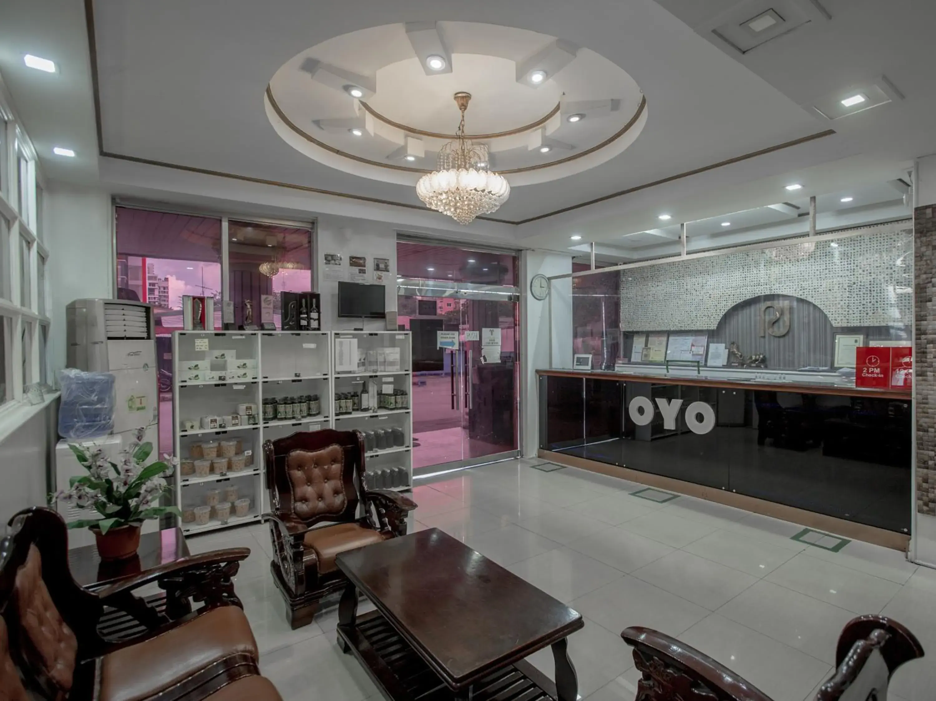 Restaurant/places to eat in OYO 700 Pj Inn Hotel