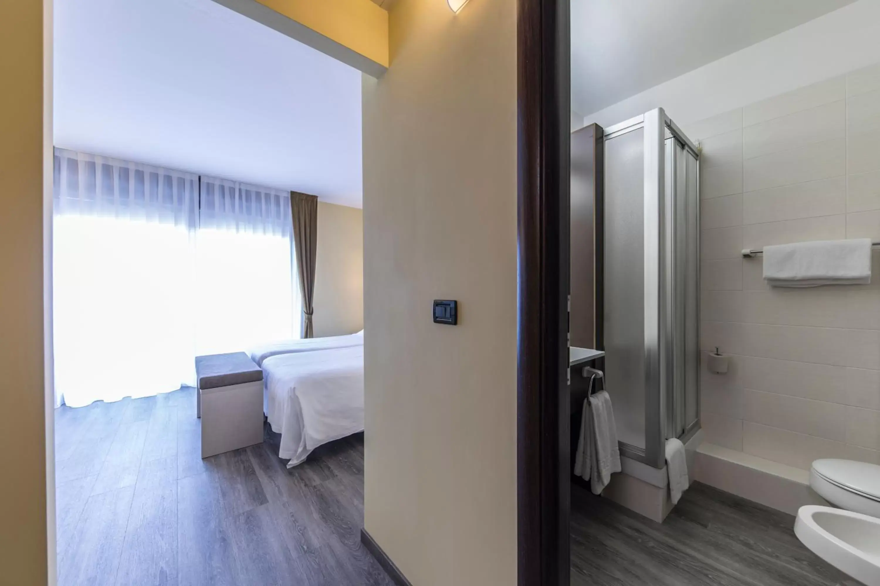 Bedroom, Bathroom in Hotel Donatello Imola