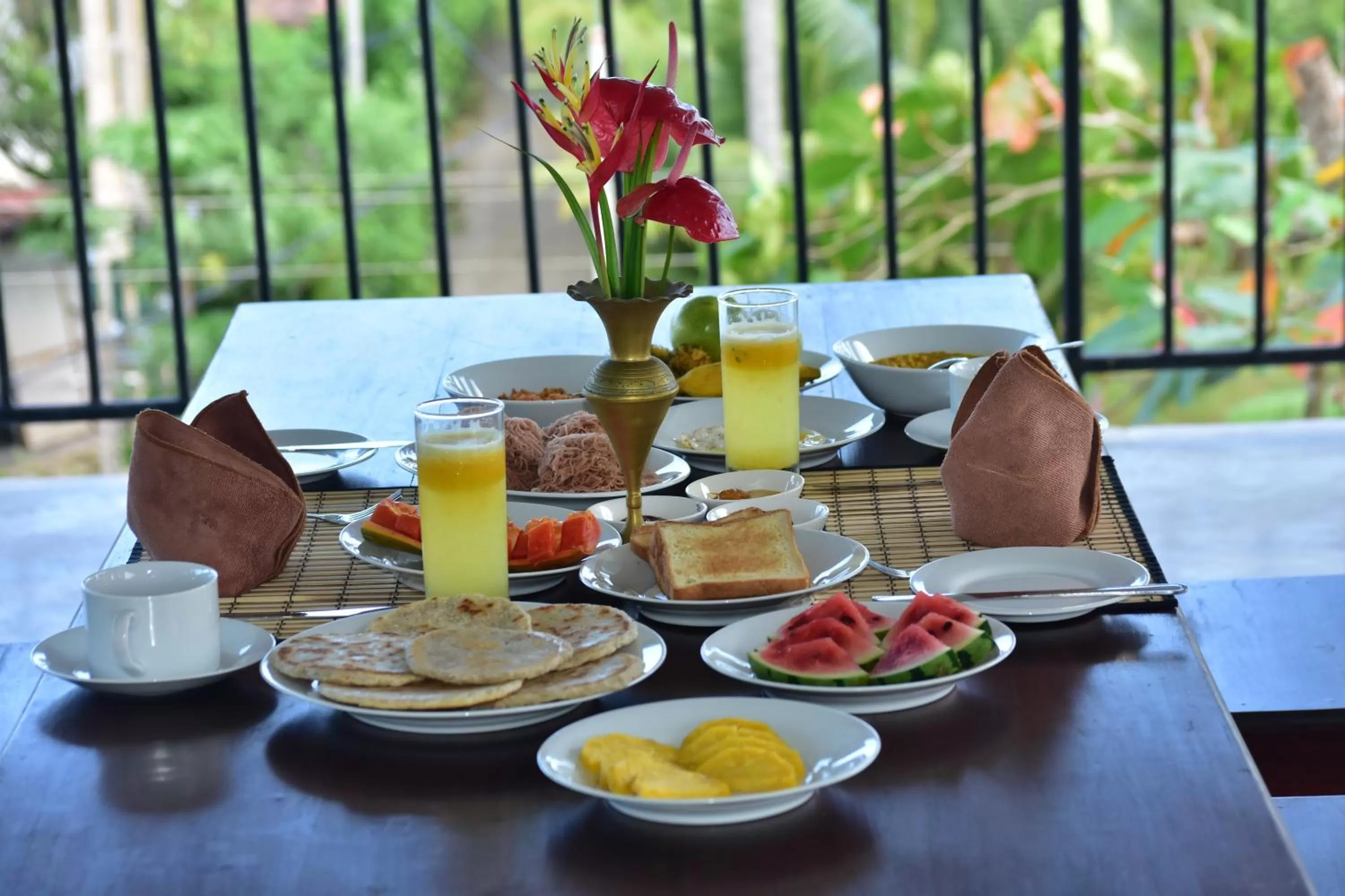 Food and drinks in Green Almond Hotel