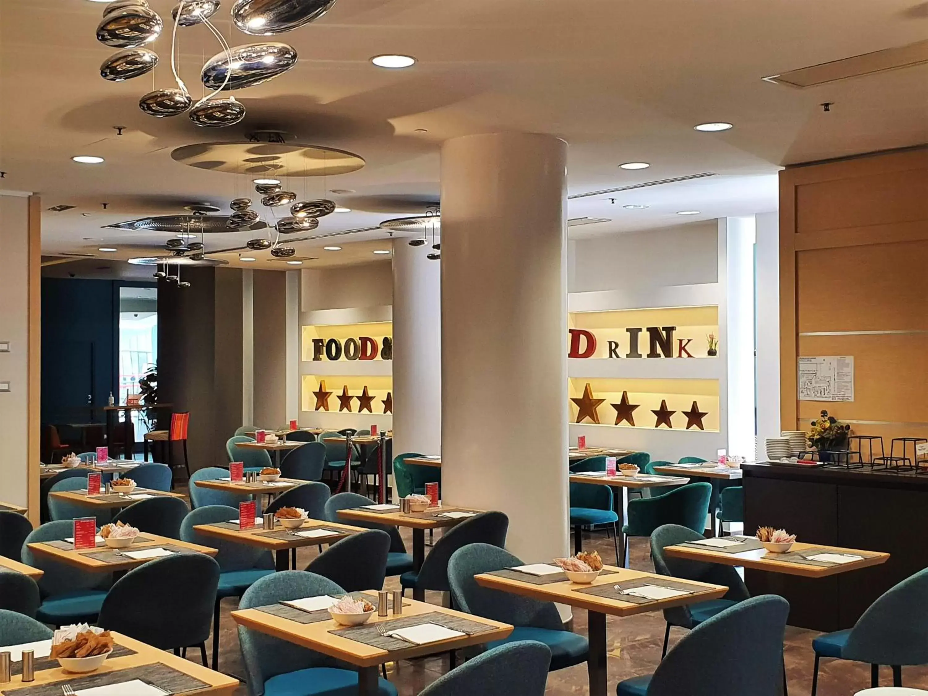 Restaurant/Places to Eat in Ramada Plaza Milano