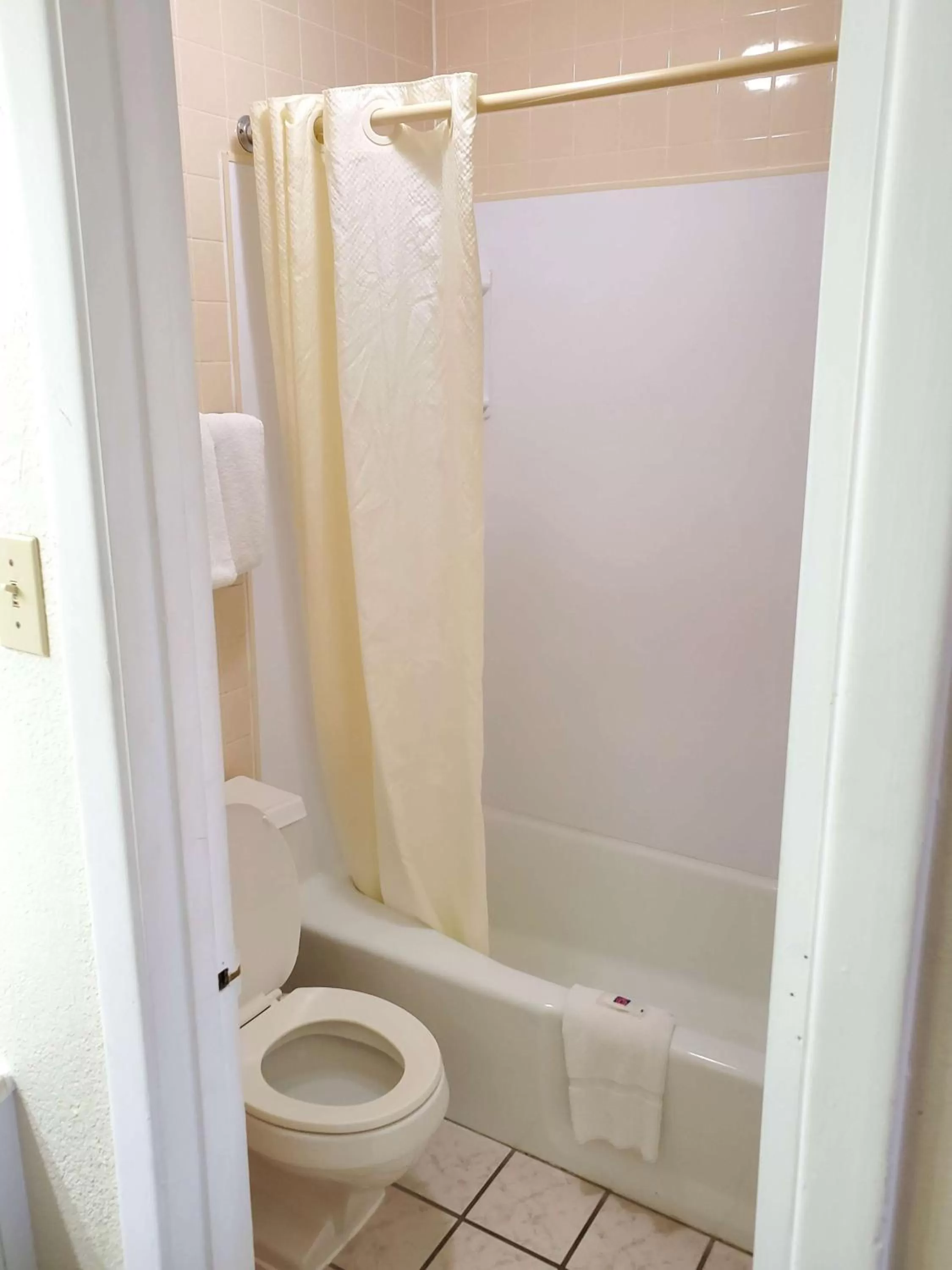 Bathroom in Motel 6 Shamrock TX