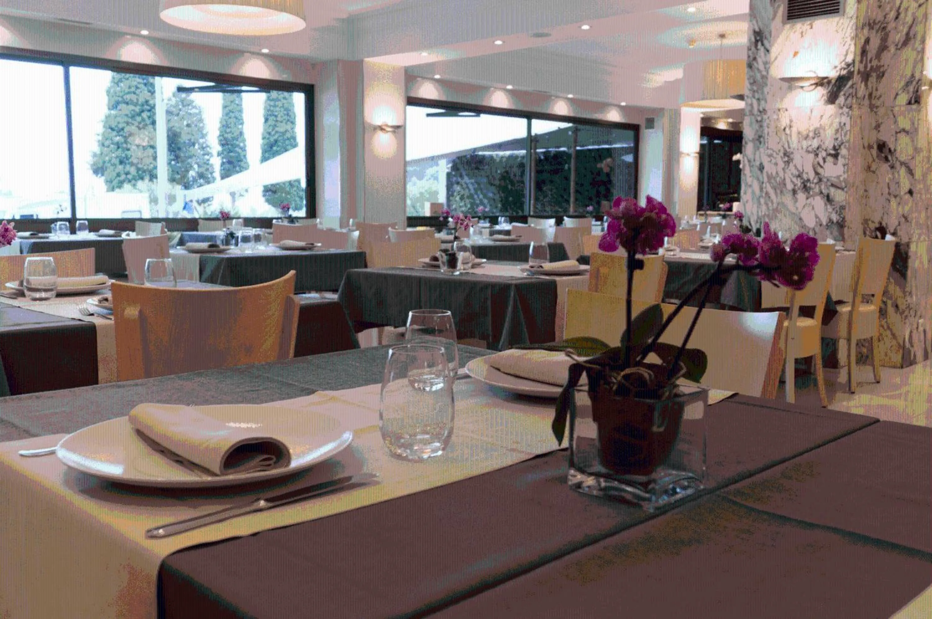 Restaurant/places to eat in Canyelles Platja