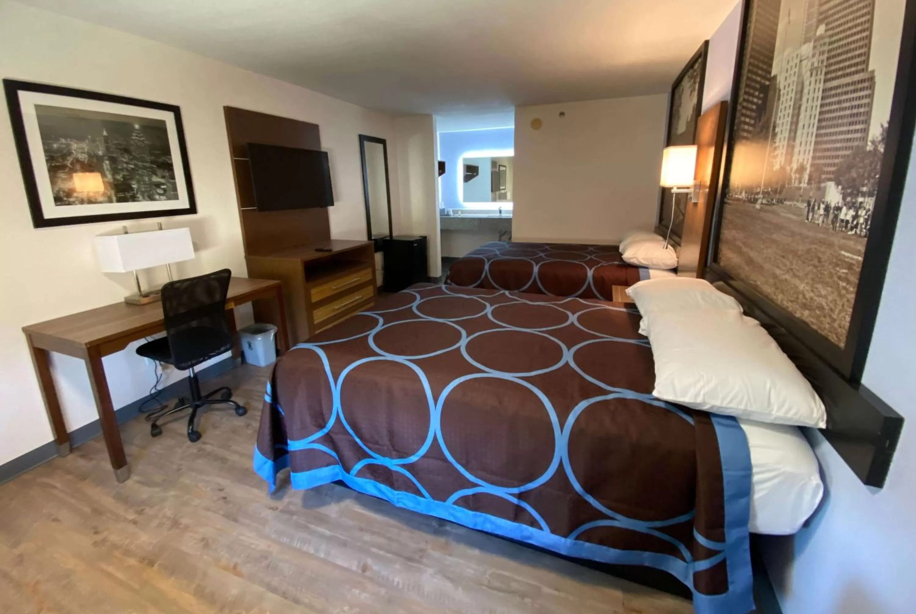 Photo of the whole room, Bed in Super 8 by Wyndham Marietta/West/Atl Area