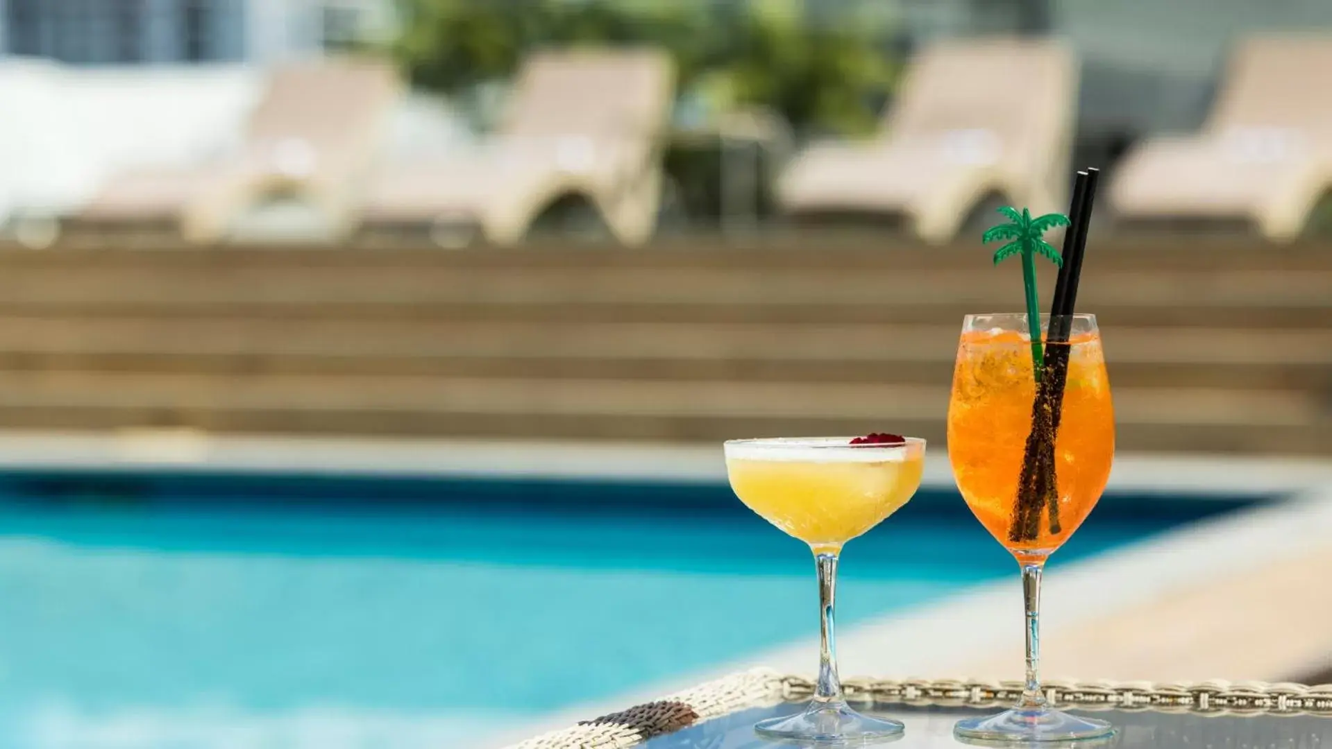 Swimming pool in Pacific Hotel Cairns Swimming pool in Pacific Hotel Cairns