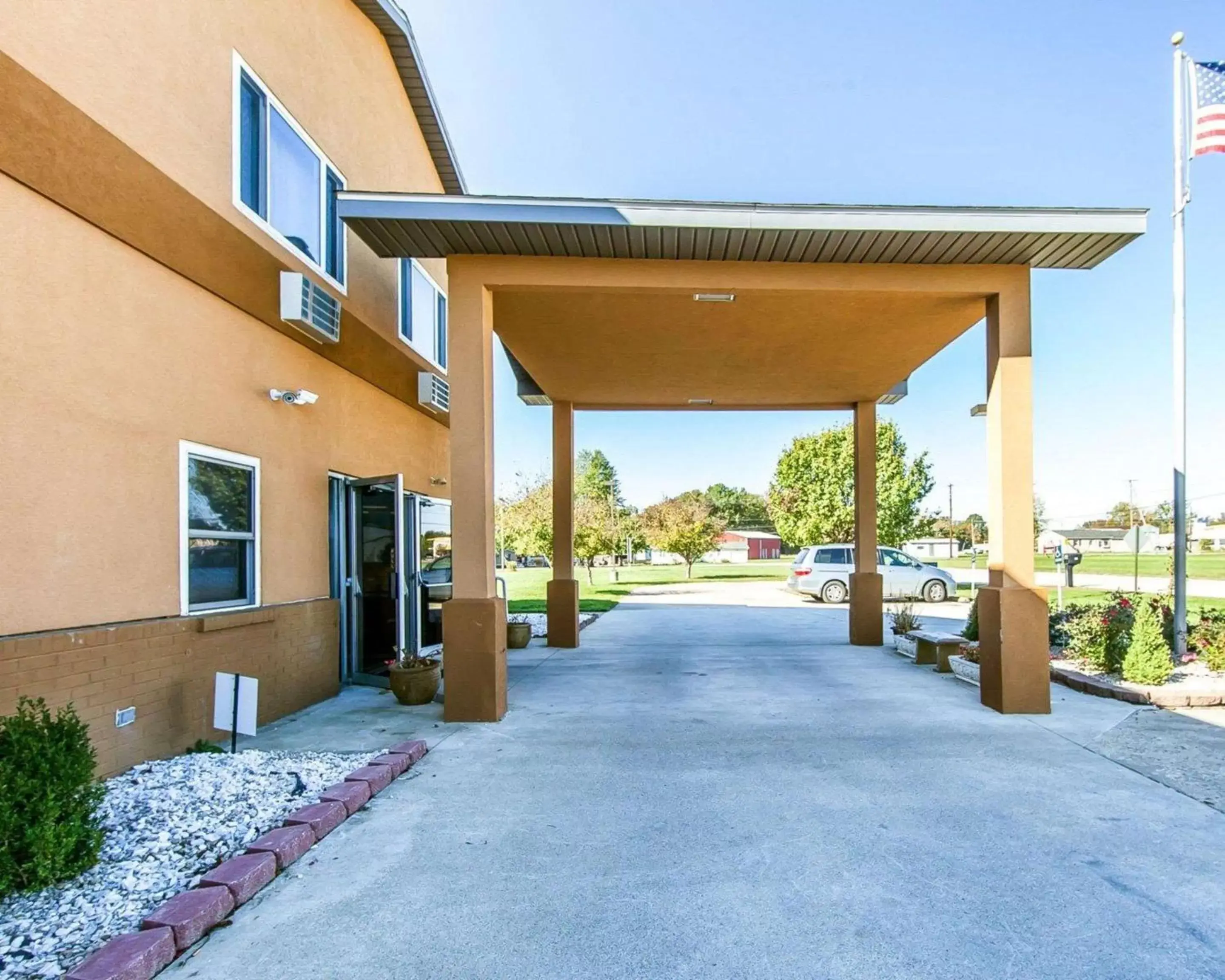 Property building in Quality Inn Seaman Property building in Quality Inn Seaman