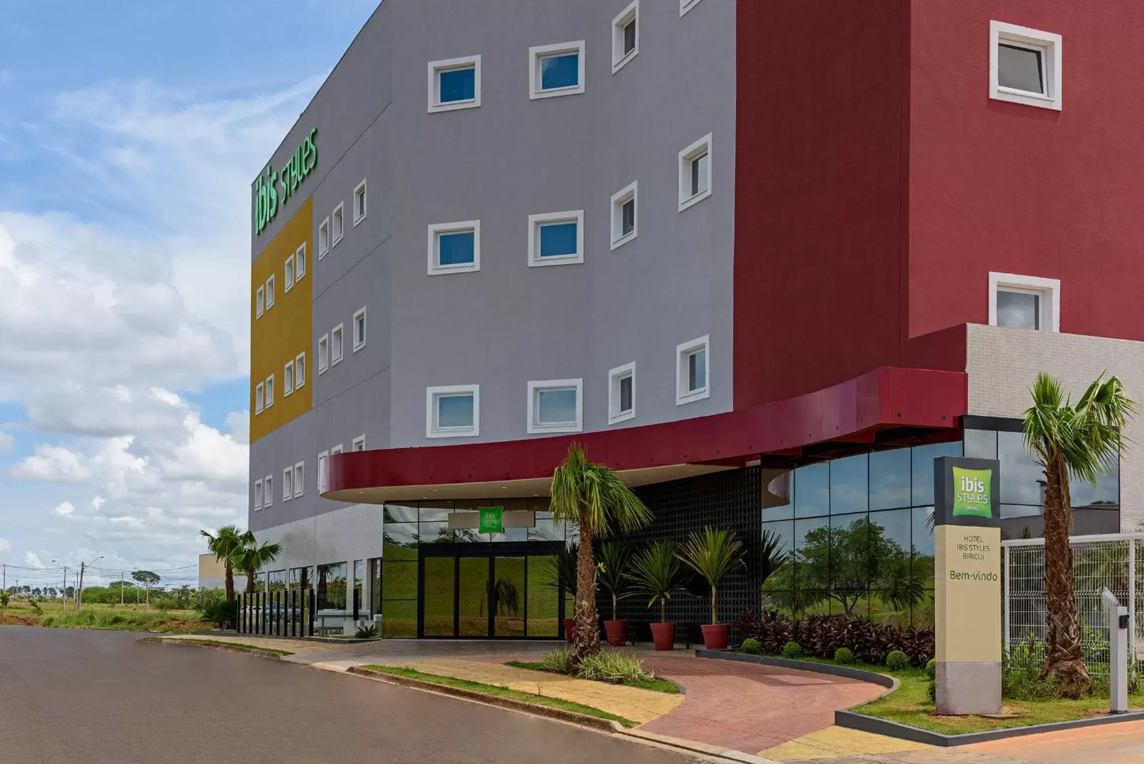 Facade/entrance, Property Building in ibis Styles Birigui