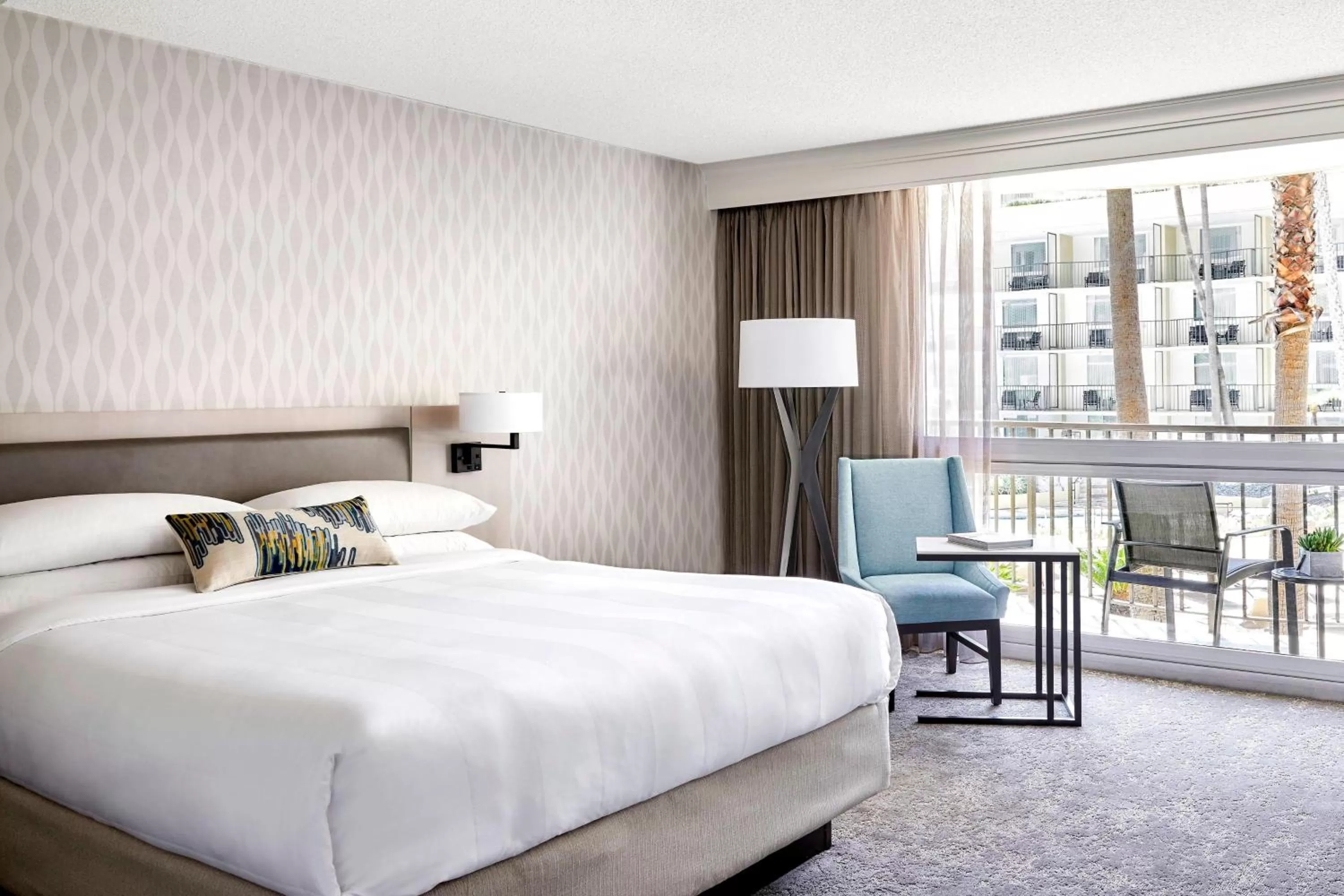 King Room with Pool View - Hearing Accessible in Los Angeles Airport Marriott
