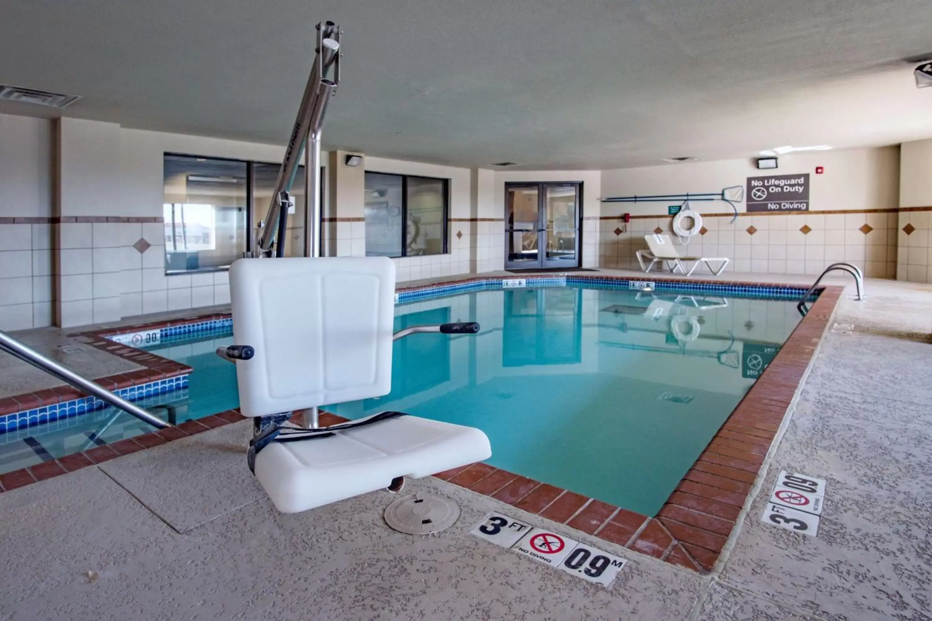 Swimming pool in Hampton Inn Oklahoma City/Yukon Swimming pool in Hampton Inn Oklahoma City/Yukon
