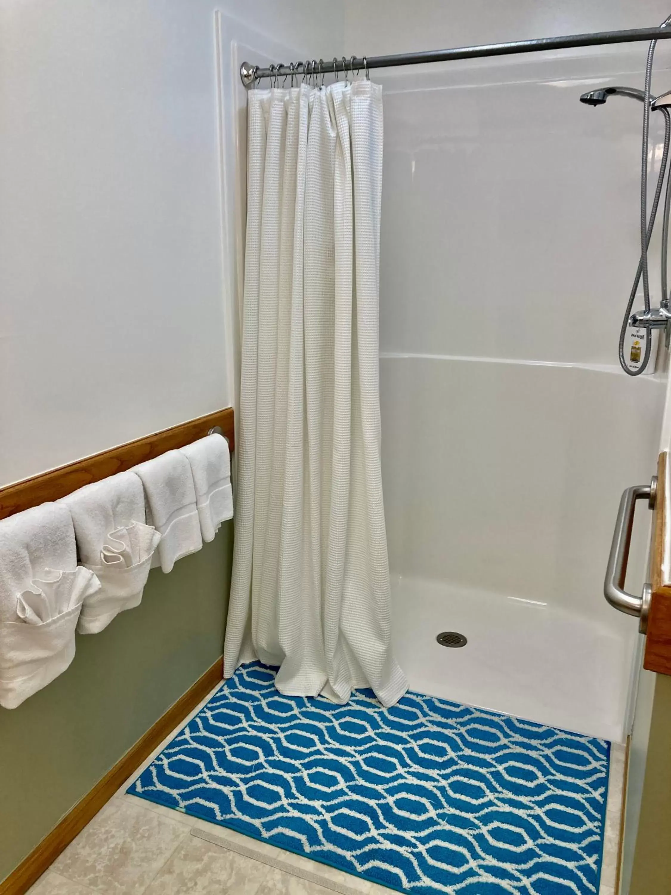 Shower, Bathroom in Garden Grove Retreat & Lodging near Pictured Rocks, Fayette, Trails