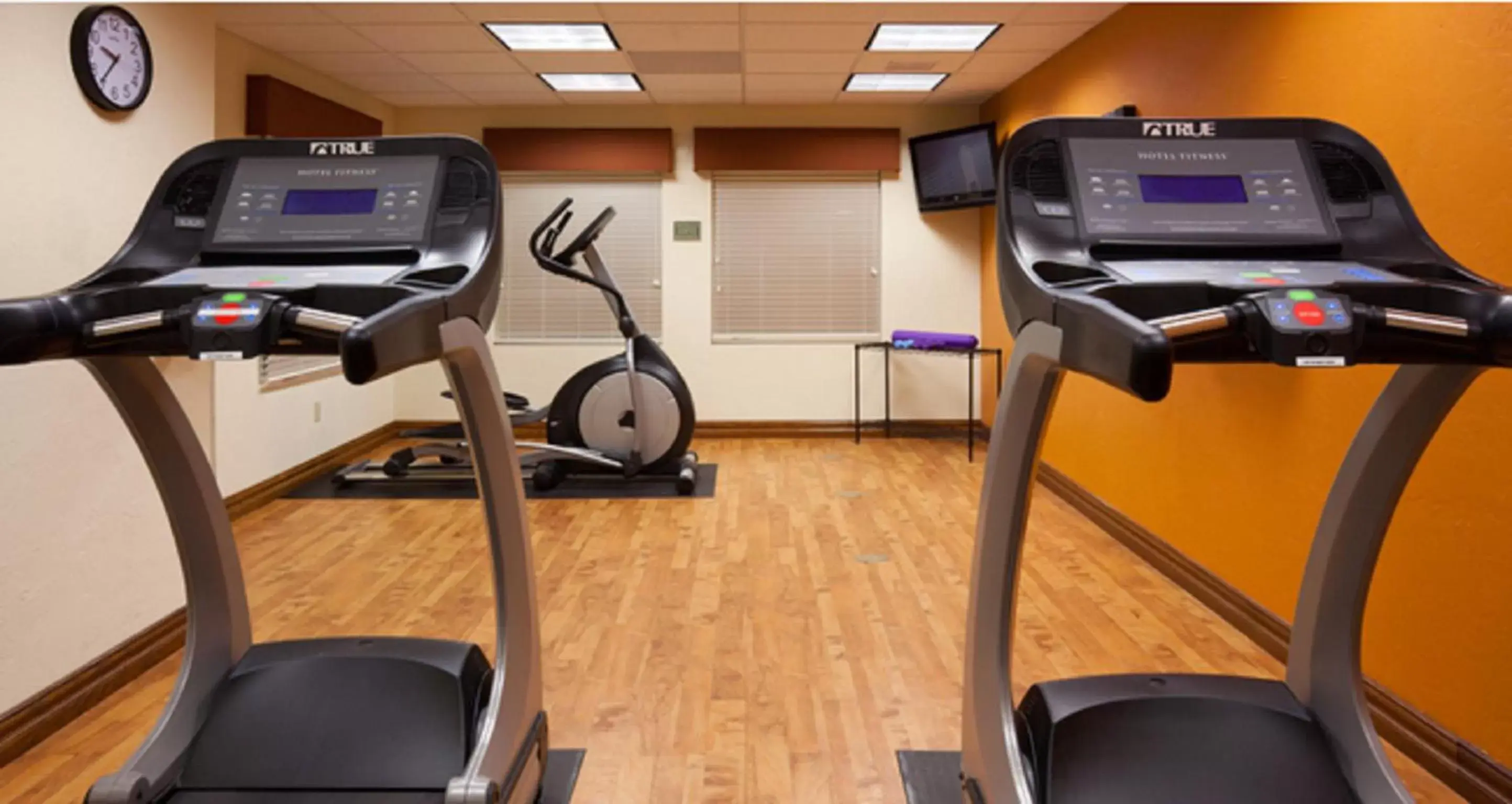 Fitness centre/facilities, Fitness Center/Facilities in Country Inn & Suites by Radisson, Green Bay North, WI