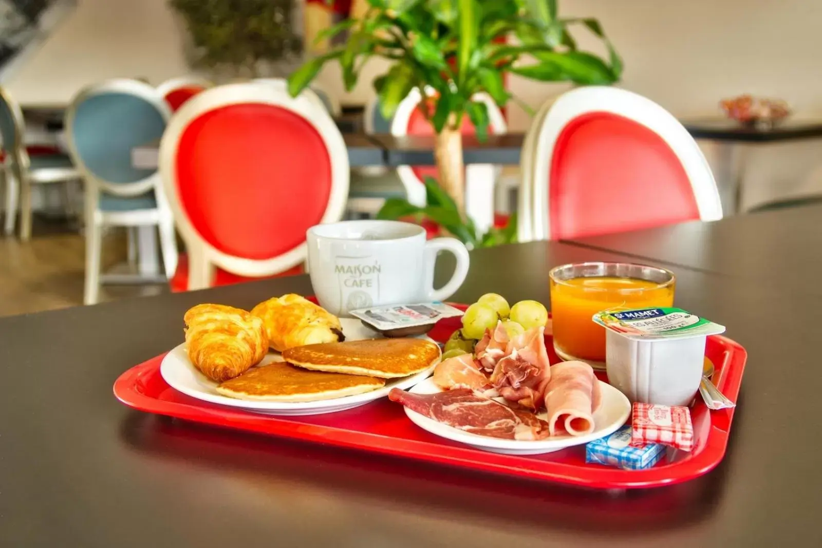 Buffet breakfast in Adonis Hotel Bayonne