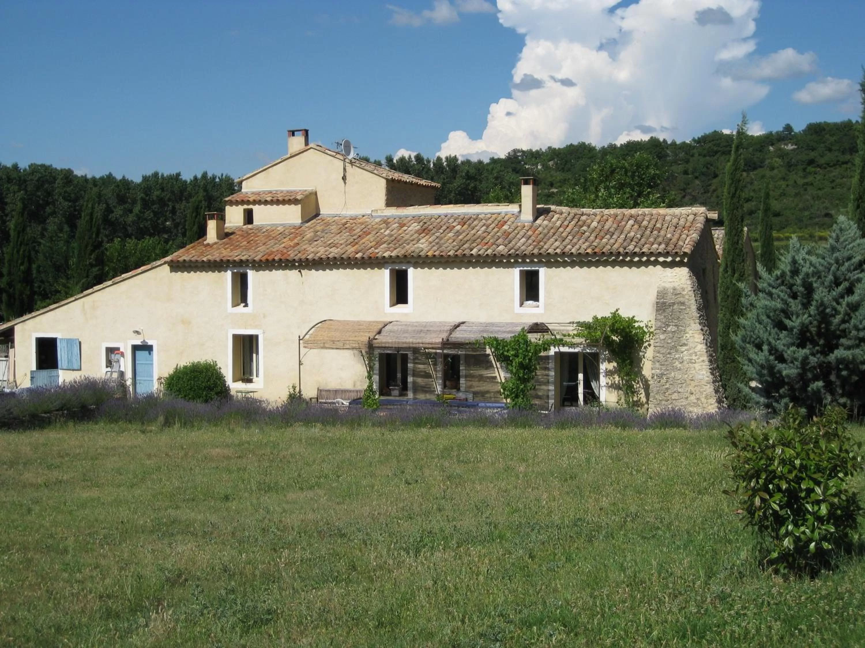 View (from property/room), Property Building in Chambres d'Hôtes Aux Tournesols