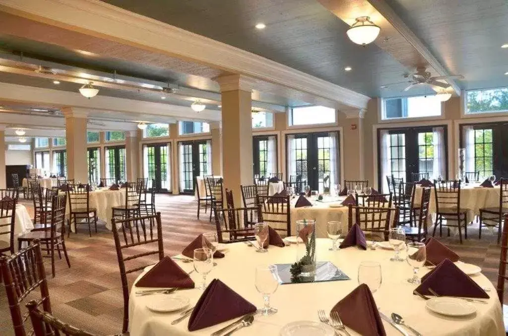 Property building, Restaurant/Places to Eat in Niagara Crossing Hotel and Spa