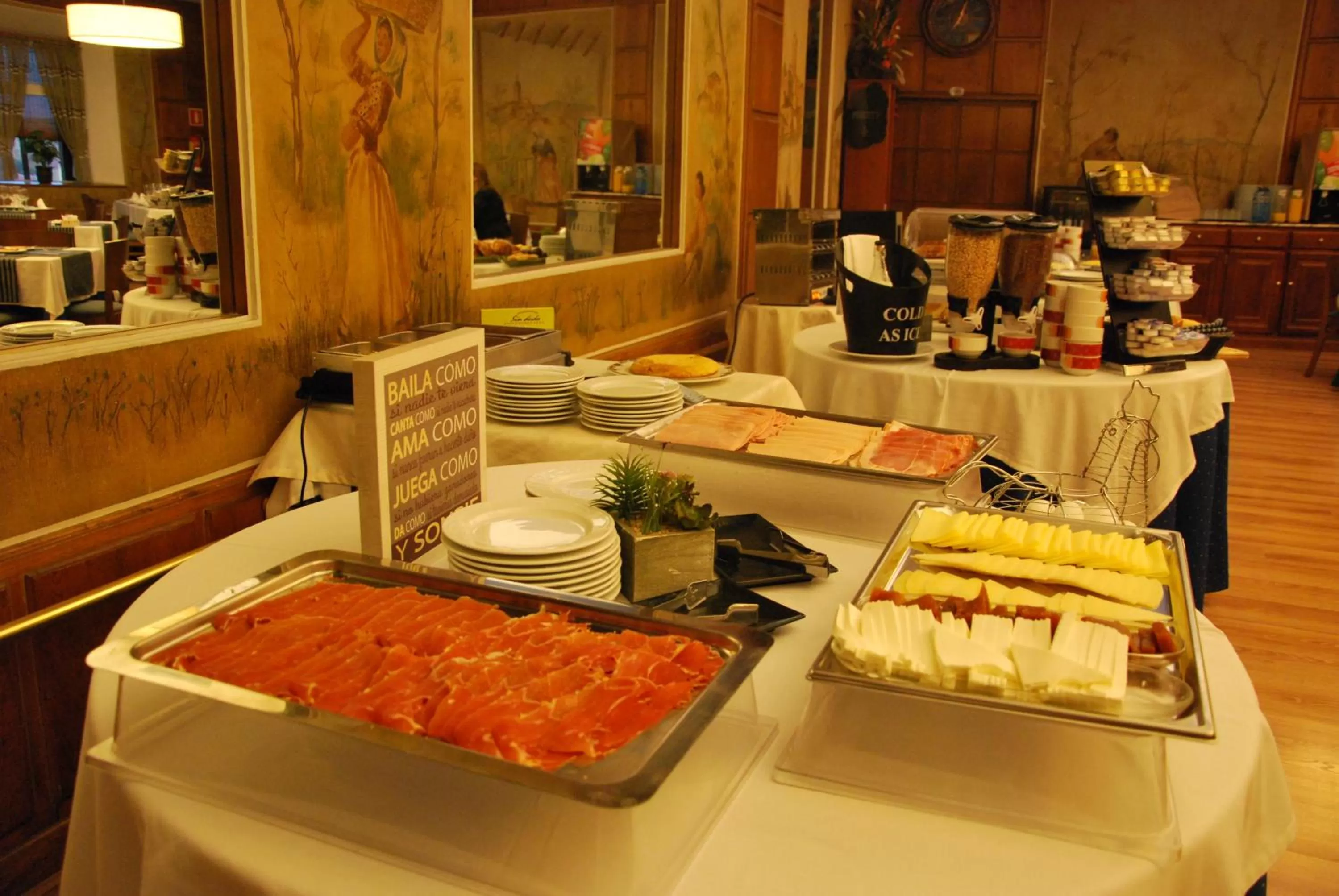 Buffet breakfast in Hotel Real Segovia by Recordis Hotels