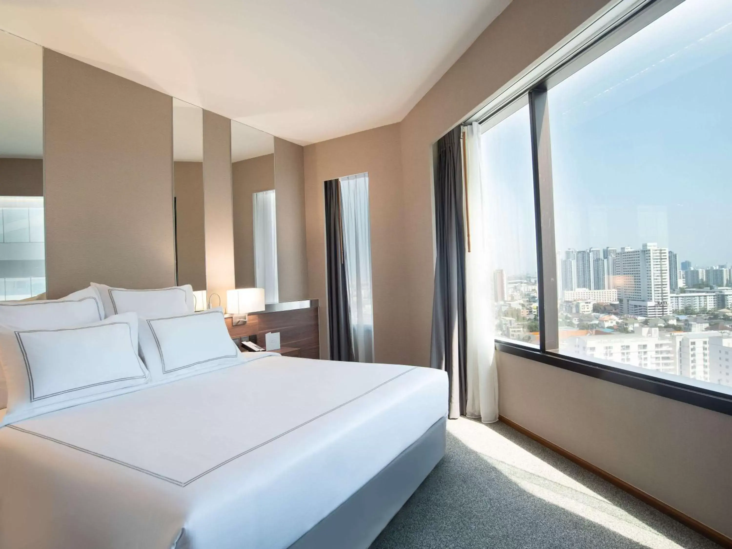 Photo of the whole room, Bed in Swissotel Bangkok Ratchada
