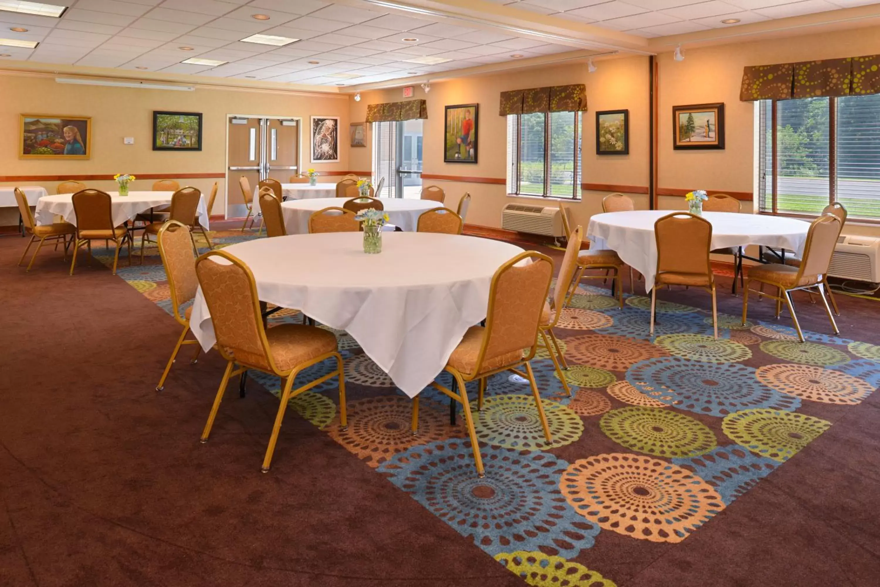 Meeting/conference room, Restaurant/Places to Eat in Holiday Inn Express St Croix Valley, an IHG Hotel