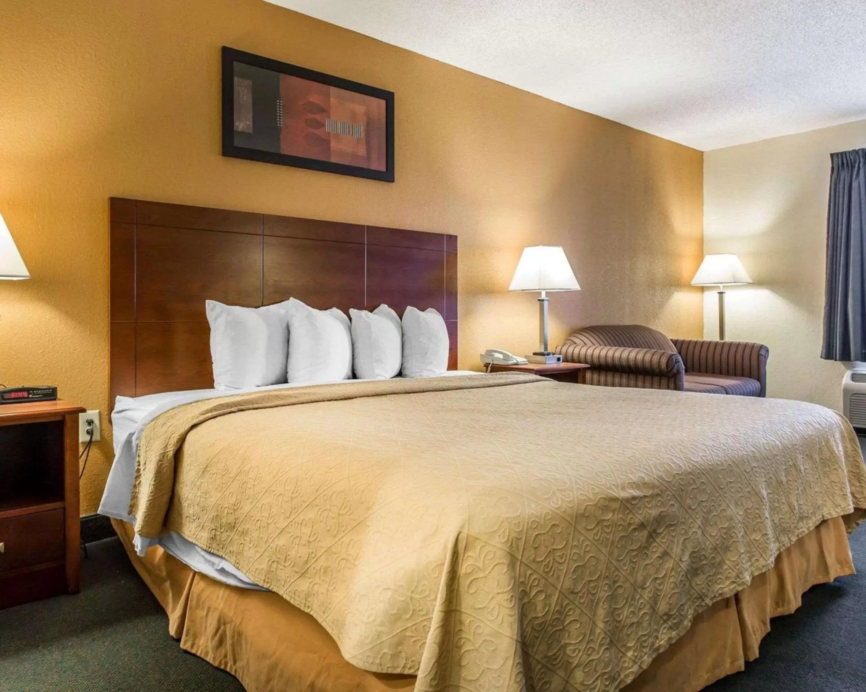 Photo of the whole room, Bed in Quality Inn Aiken