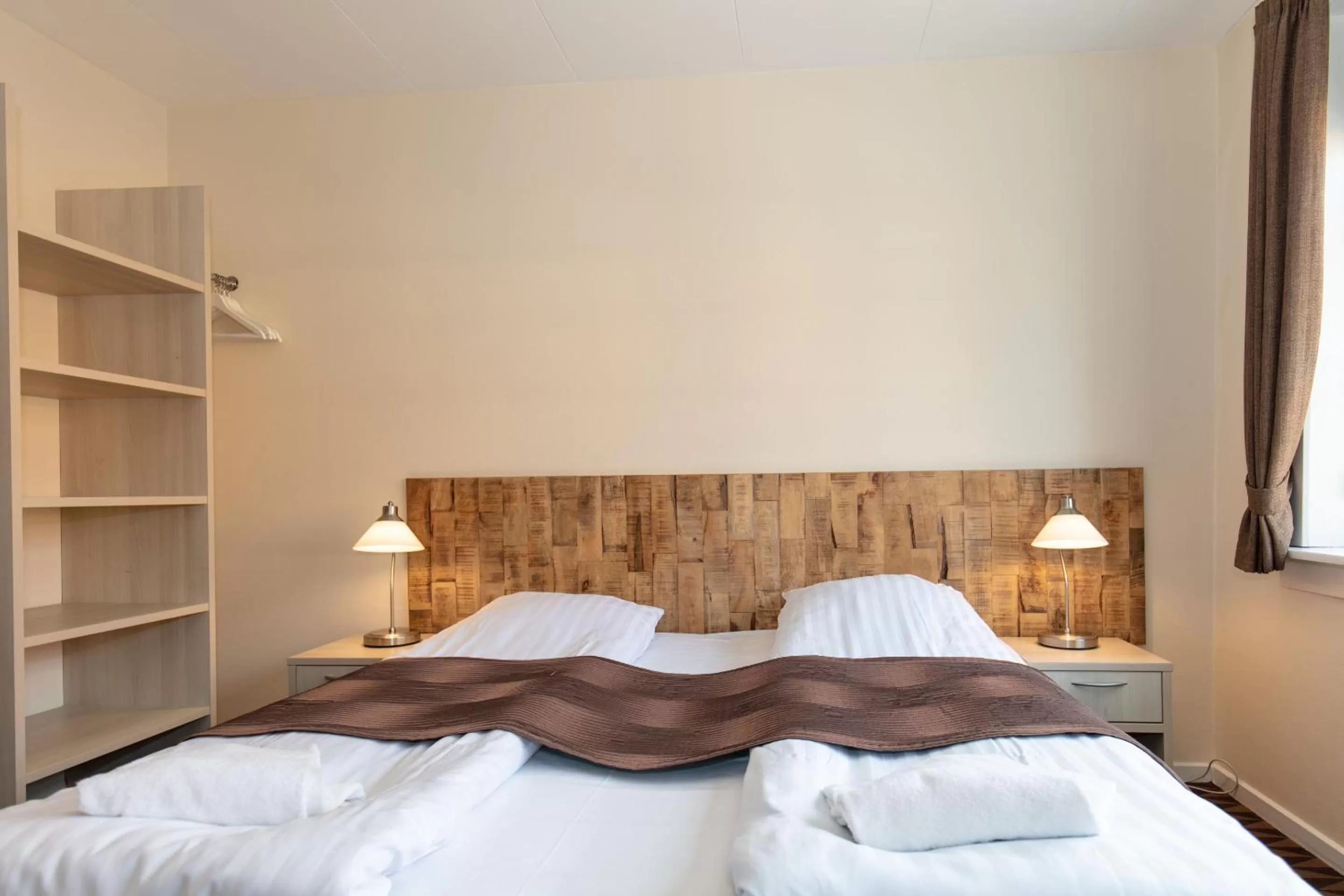 Bed in Foldens Hotel