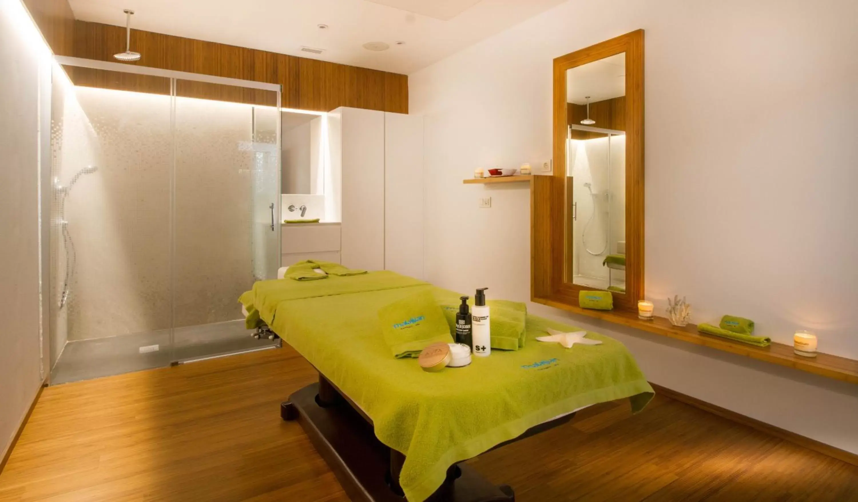 Spa and wellness centre/facilities, Bathroom in Suitopía - Sol y Mar Suites Hotel