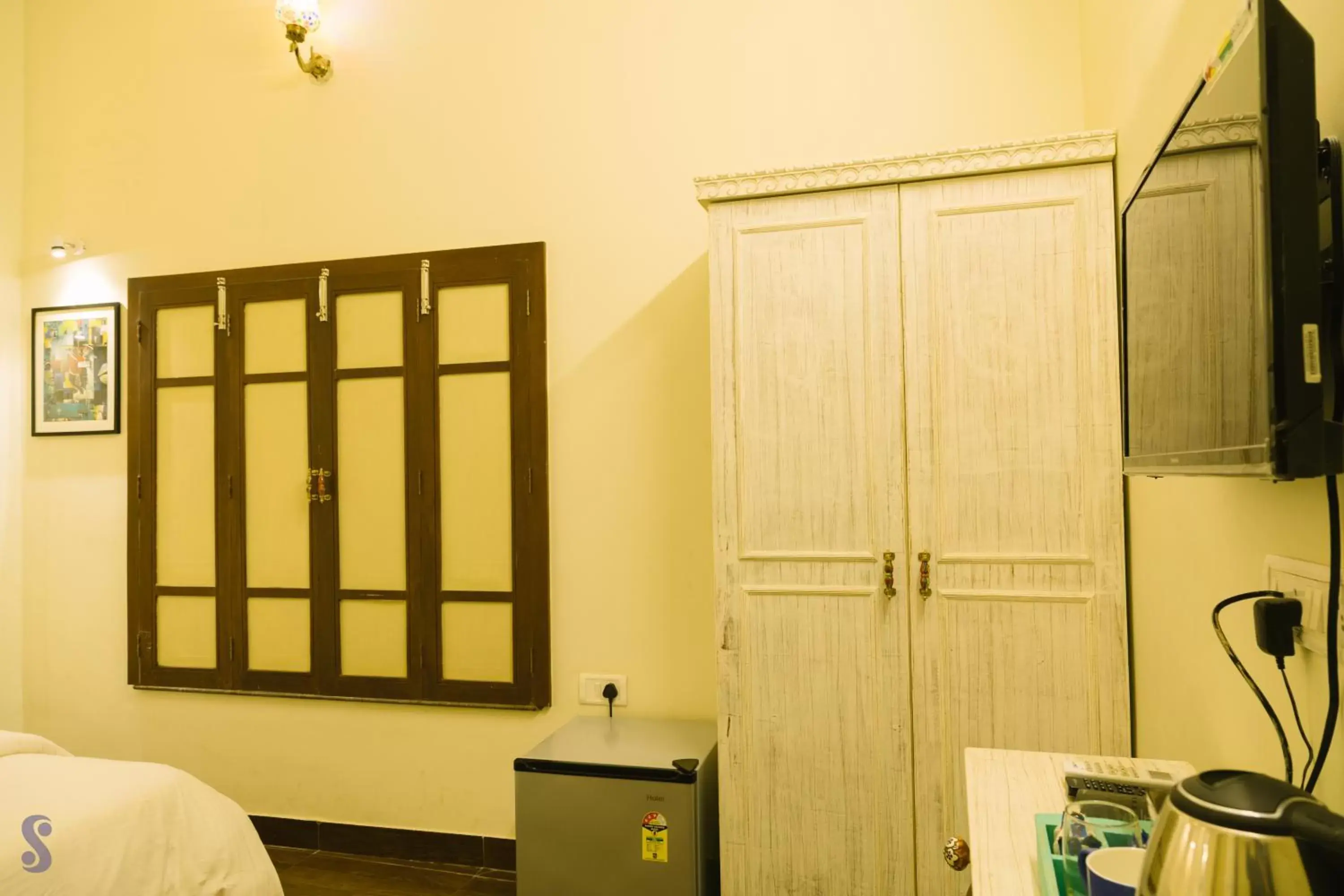 Deluxe Double Bedroom with Window Balcony in Safarnama Varanasi Deluxe Double Bedroom with Window Balcony in Safarnama Varanasi