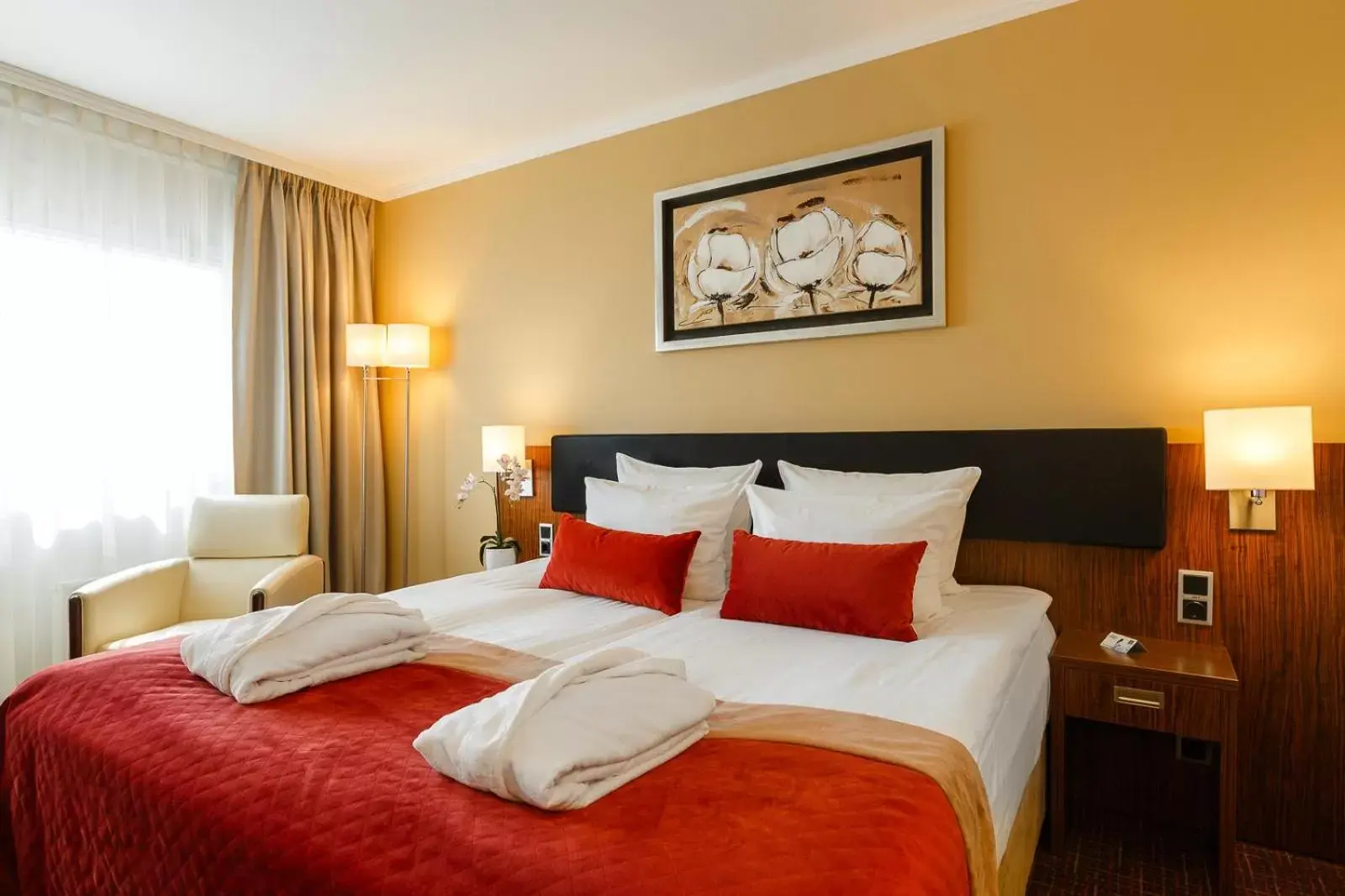 Bed in Avalon Hotel & Conferences