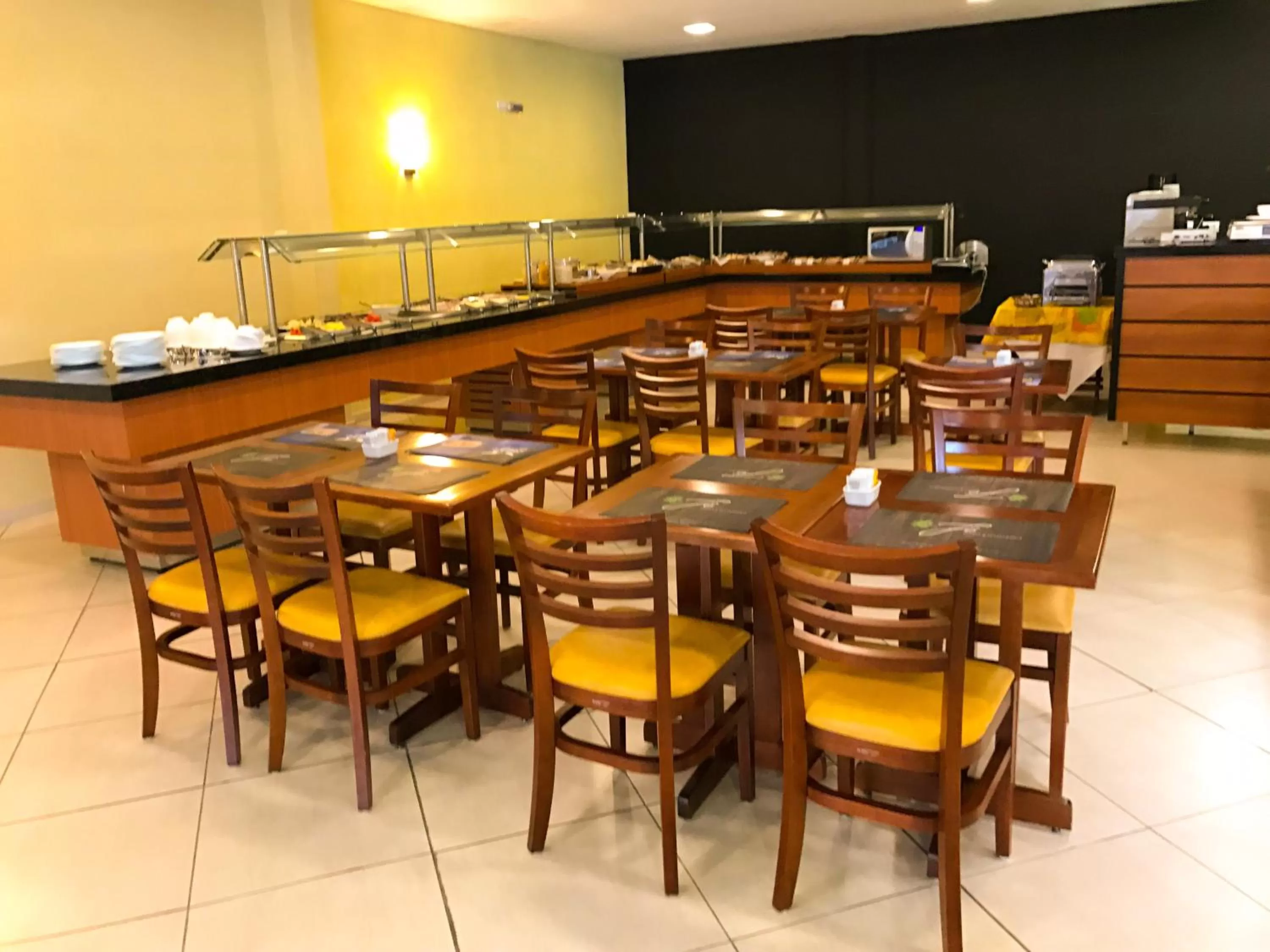 Restaurant/places to eat in Rede Andrade Mercado Hotel