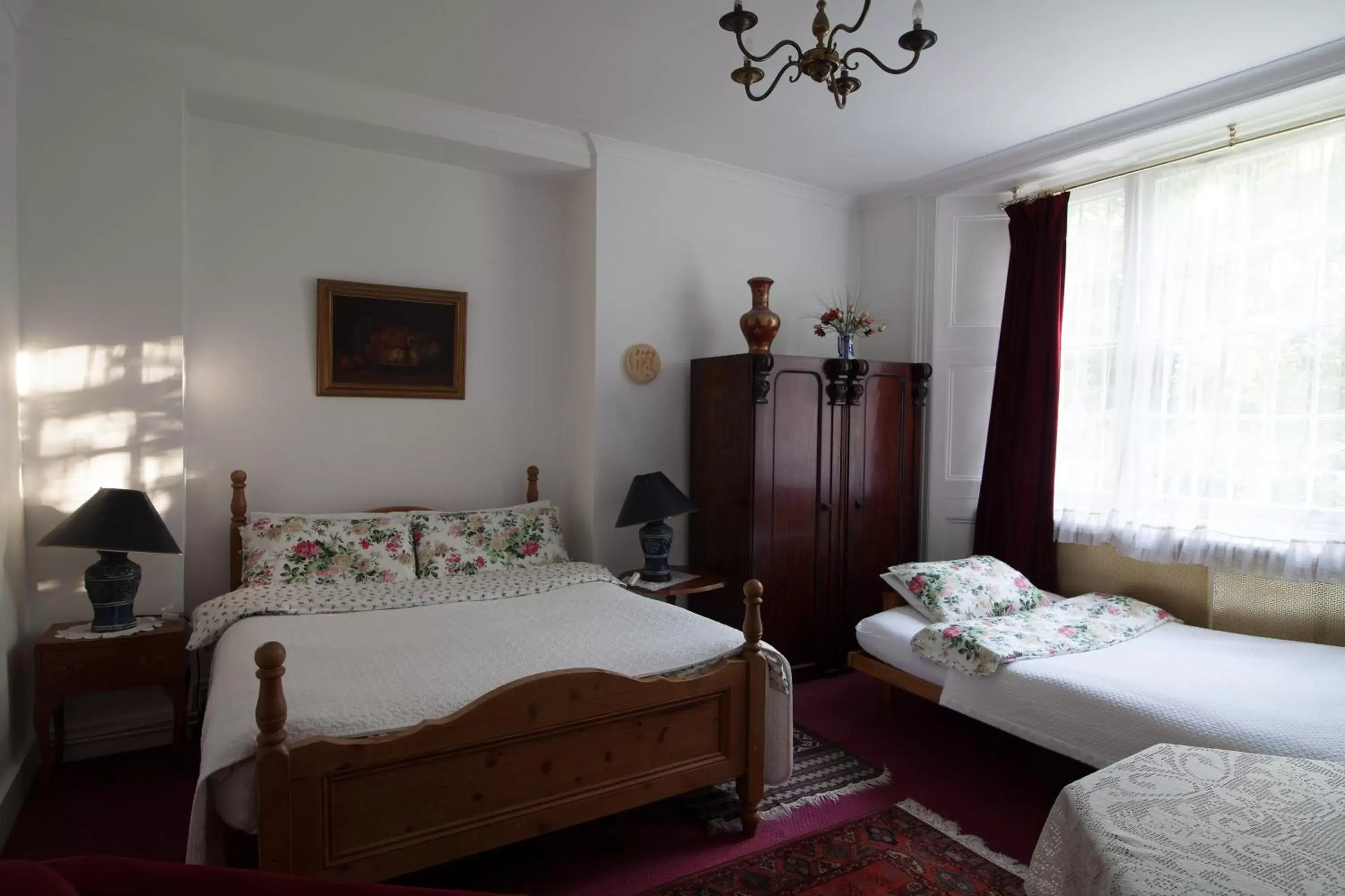Photo of the whole room, Bed in Dawson Place, Juliette's Bed and Breakfast