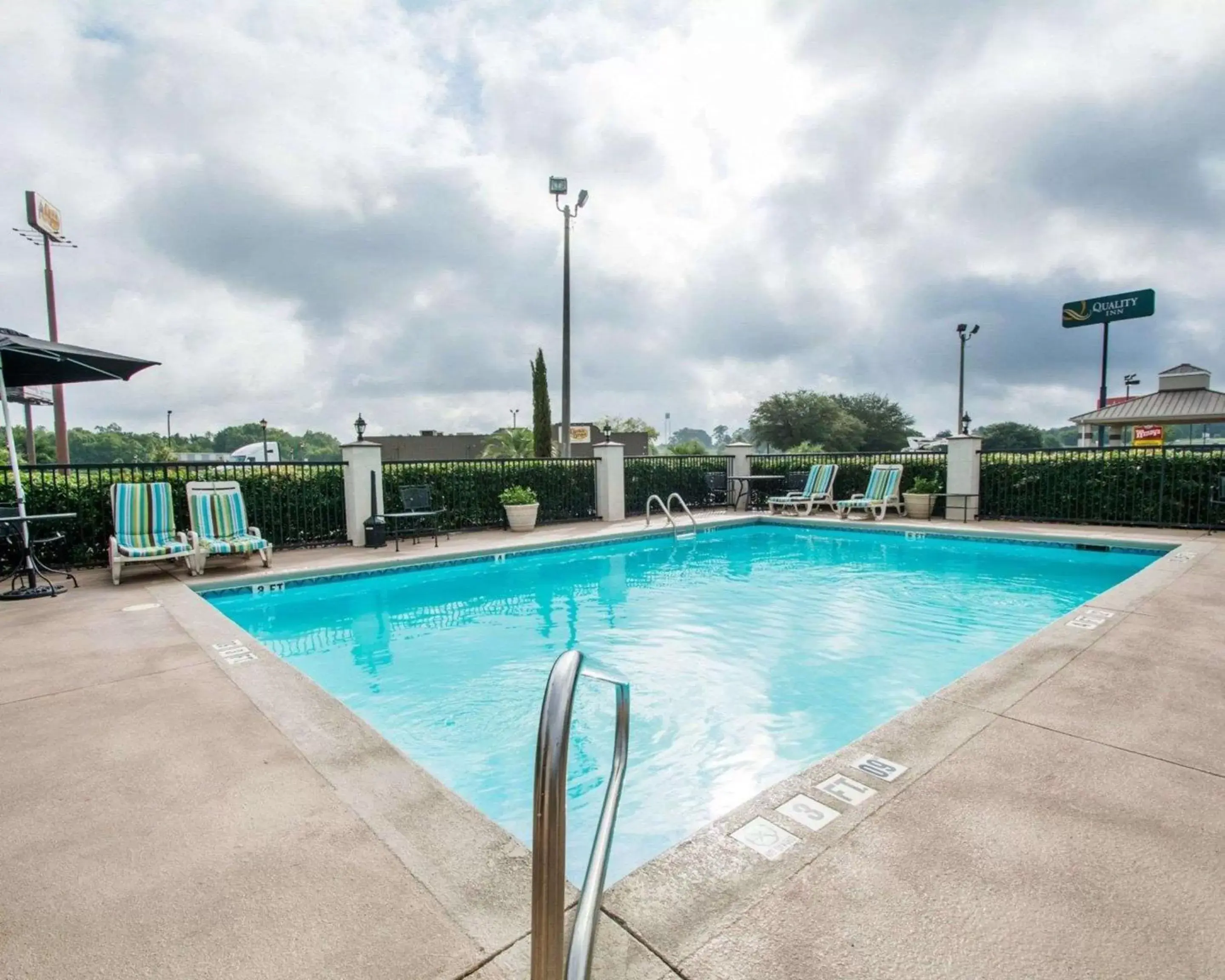 On site, Swimming Pool in Quality Inn Prattville I-65