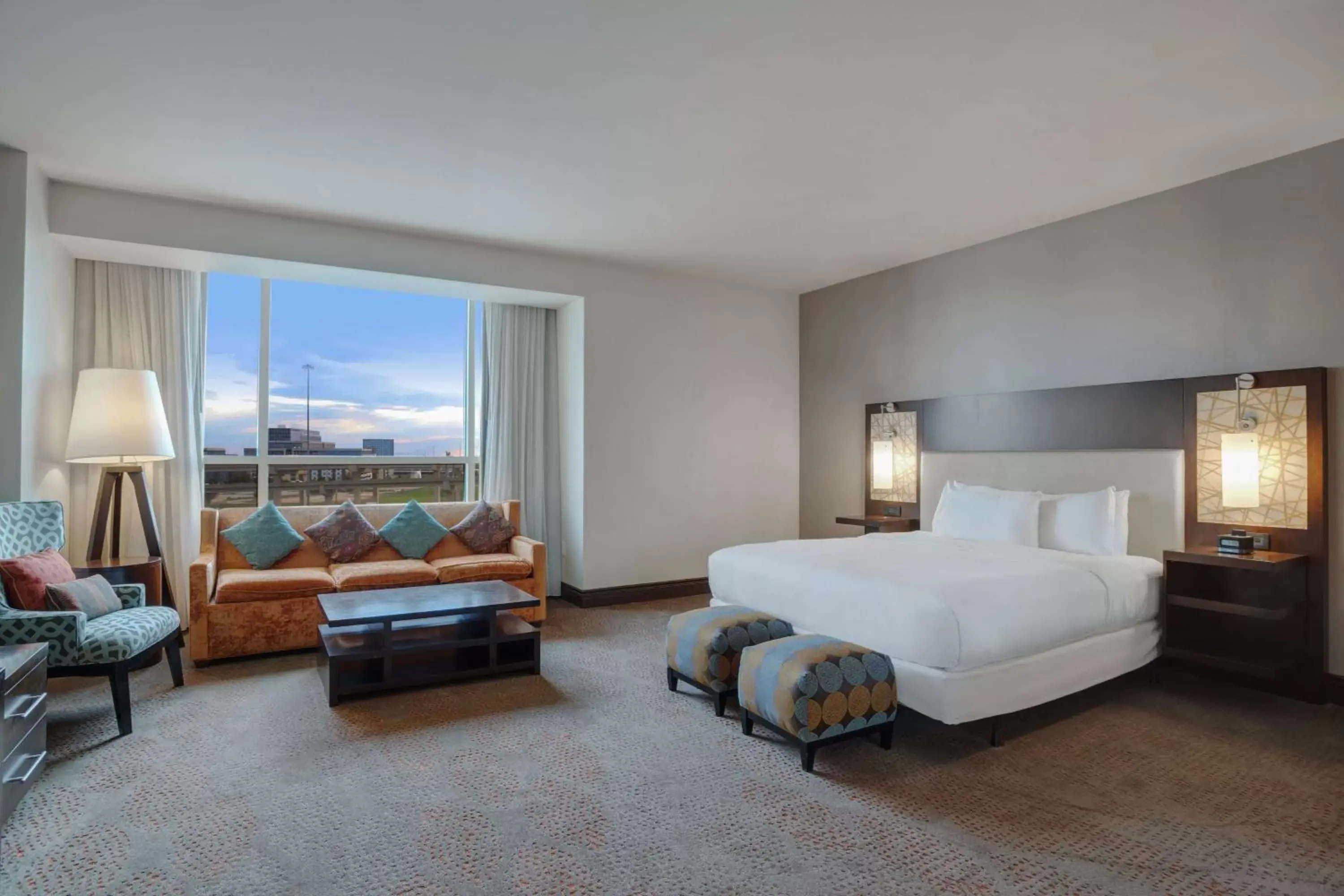 Living room, Bed in Hilton Dallas/Plano Granite Park