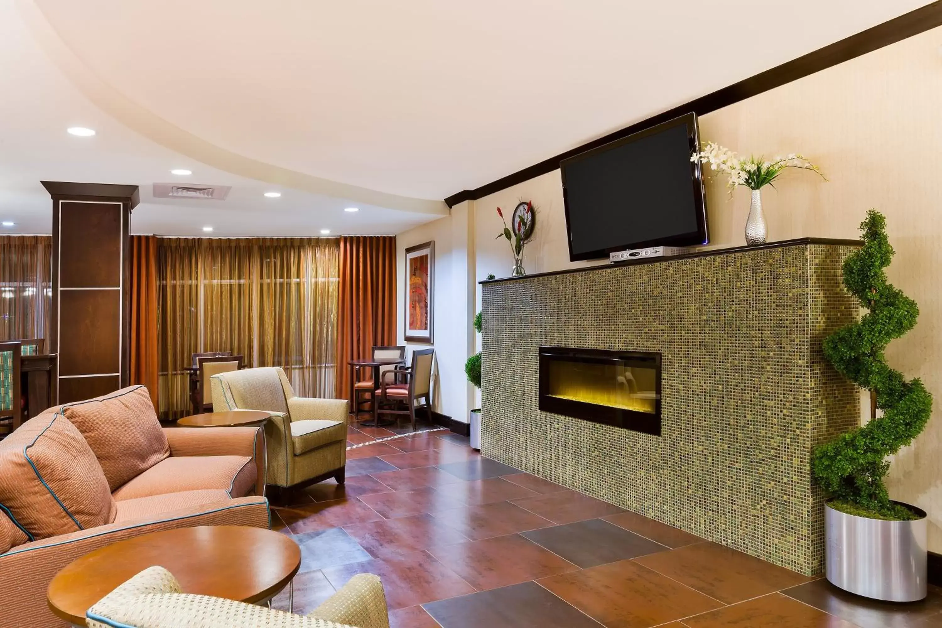 Lobby or reception, Seating Area in Holiday Inn Express and Suites Alpine, an IHG Hotel