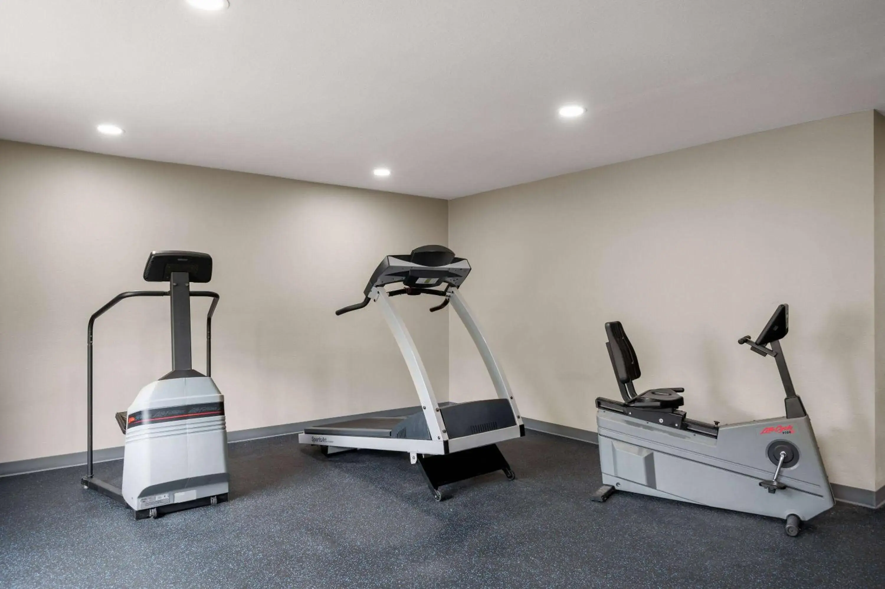 Fitness Center/Facilities in La Quinta Inn by Wyndham Indianapolis Airport Executive Dr