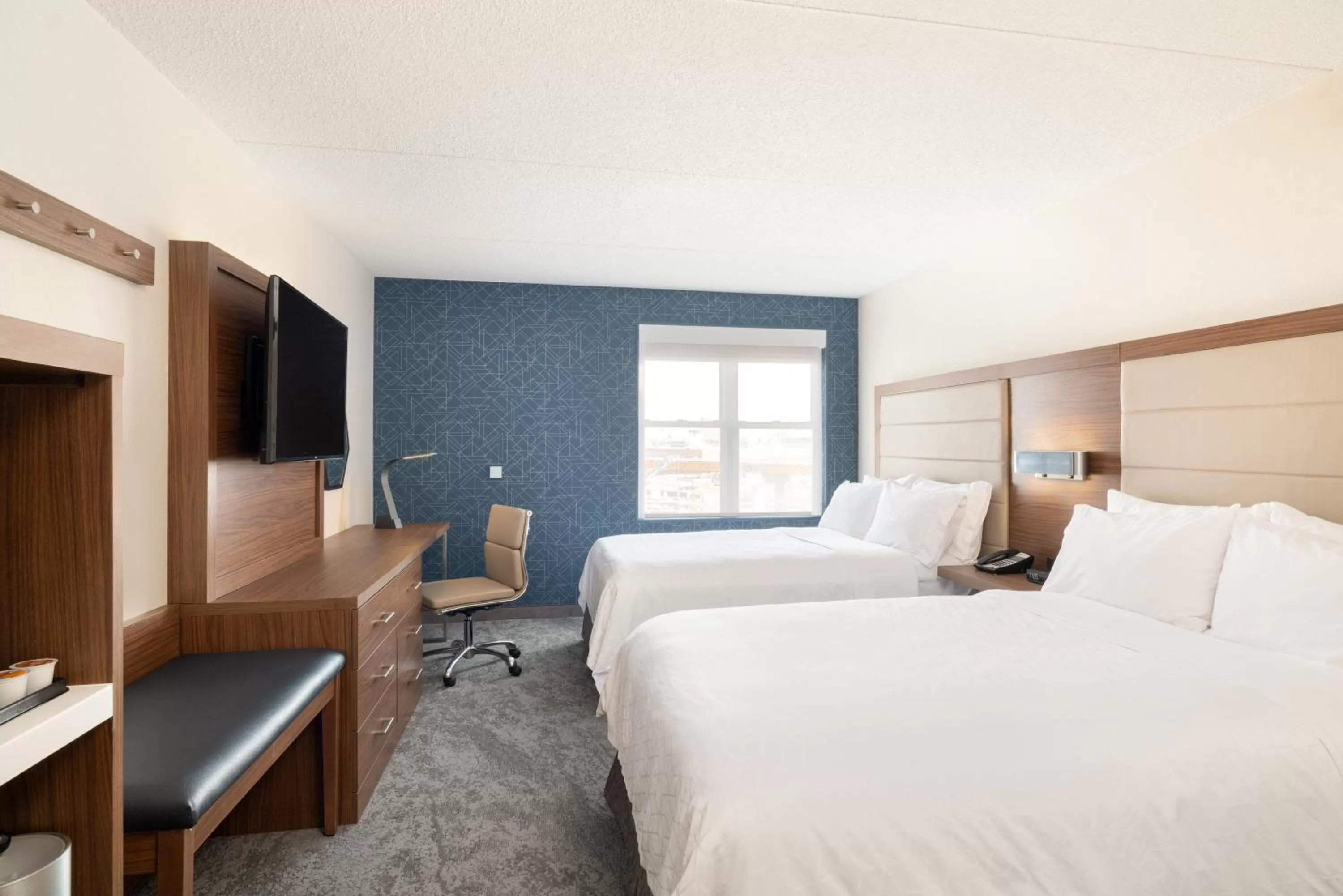 Photo of the whole room, Bed in Holiday Inn Express & Suites Boston - Cambridge by IHG