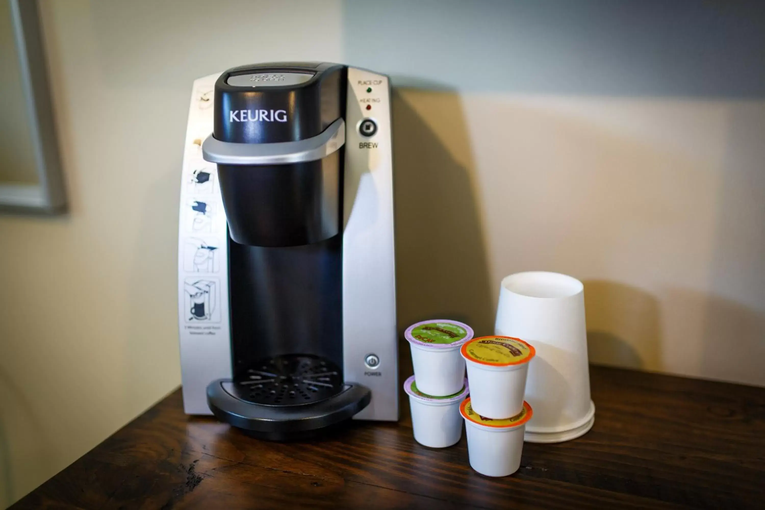 Coffee/Tea Facilities in Julie's Park Cafe & Motel