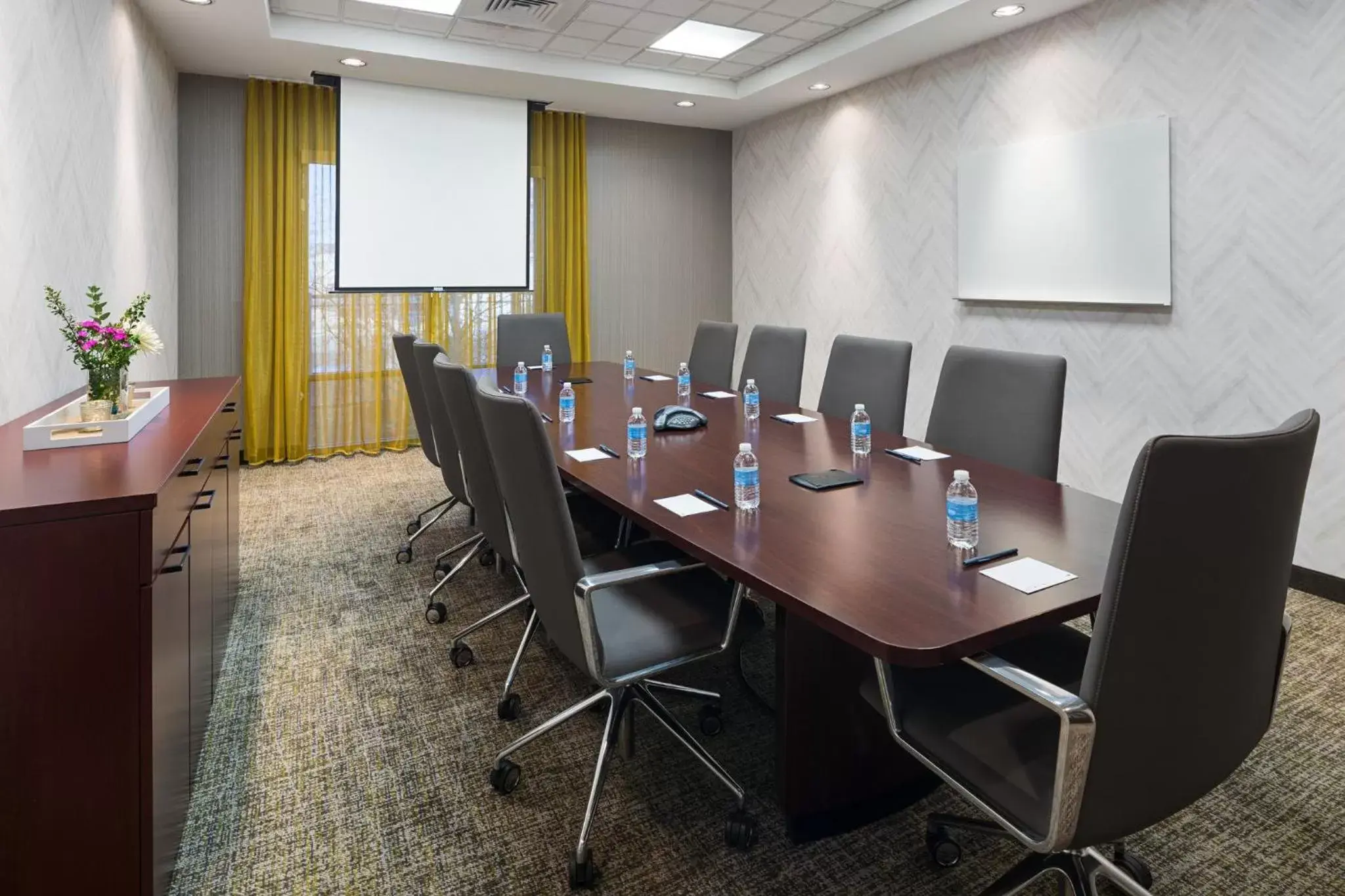 Meeting/conference room in SpringHill Suites by Marriott Denver Airport