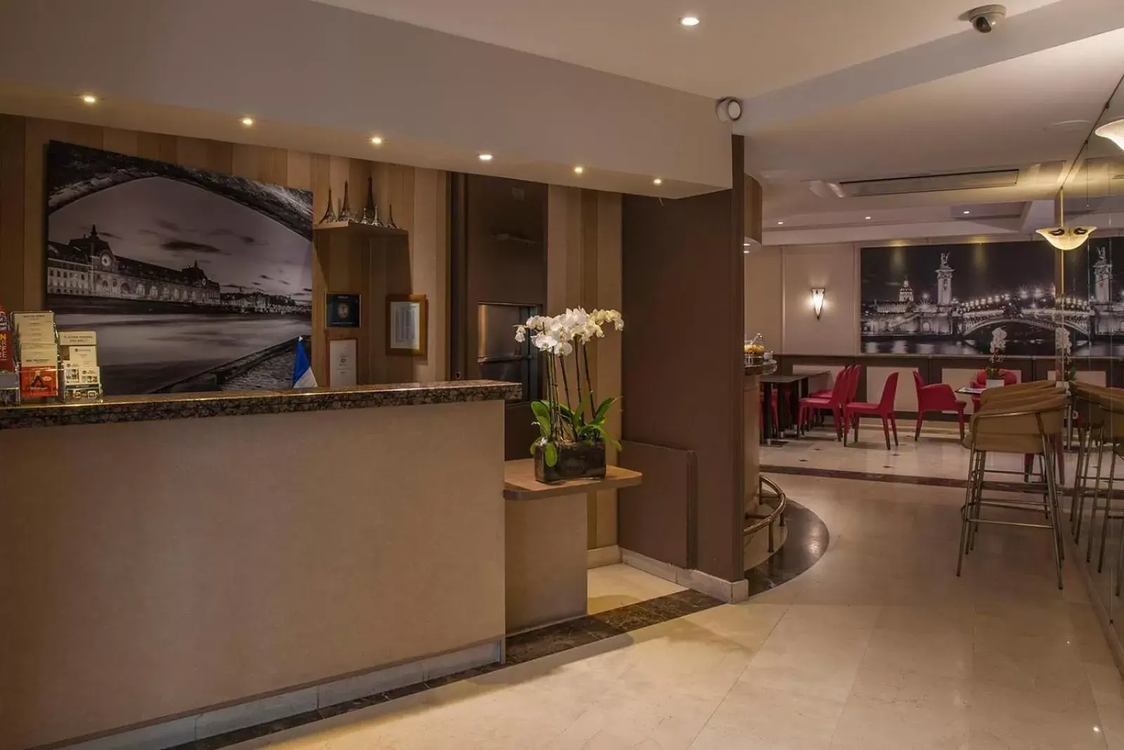 Lounge or bar, Lobby/Reception in Best Western Au Trocadéro