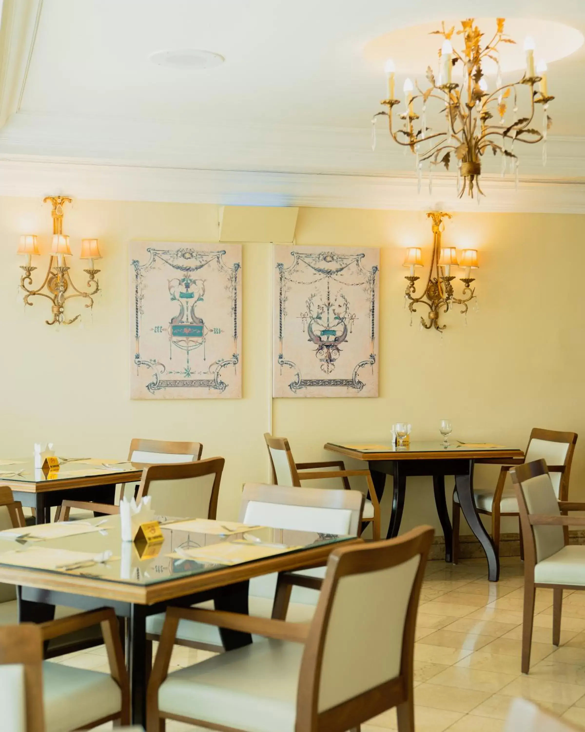 Restaurant/places to eat in Sheraton Khalidiya Hotel Restaurant/places to eat in Sheraton Khalidiya Hotel