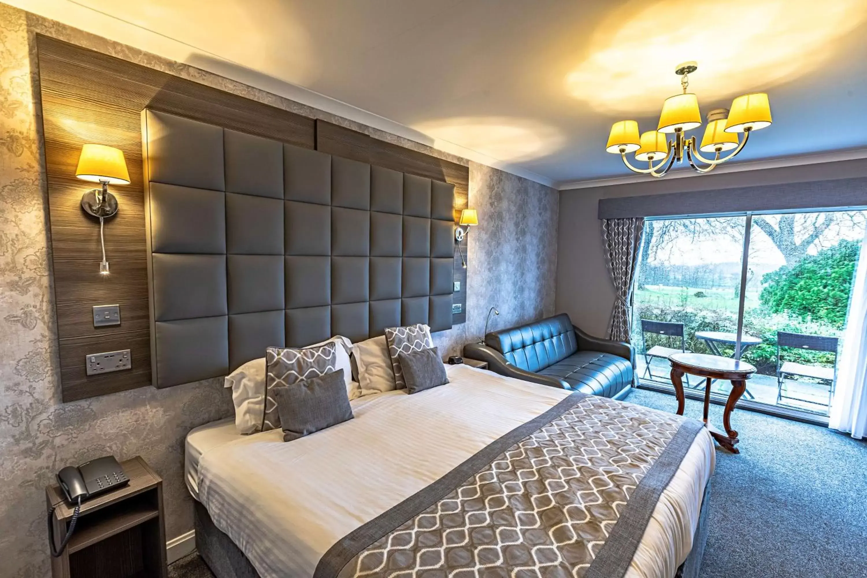 Bedroom, Bed in Dryfesdale Hotel - BW Signature Collection