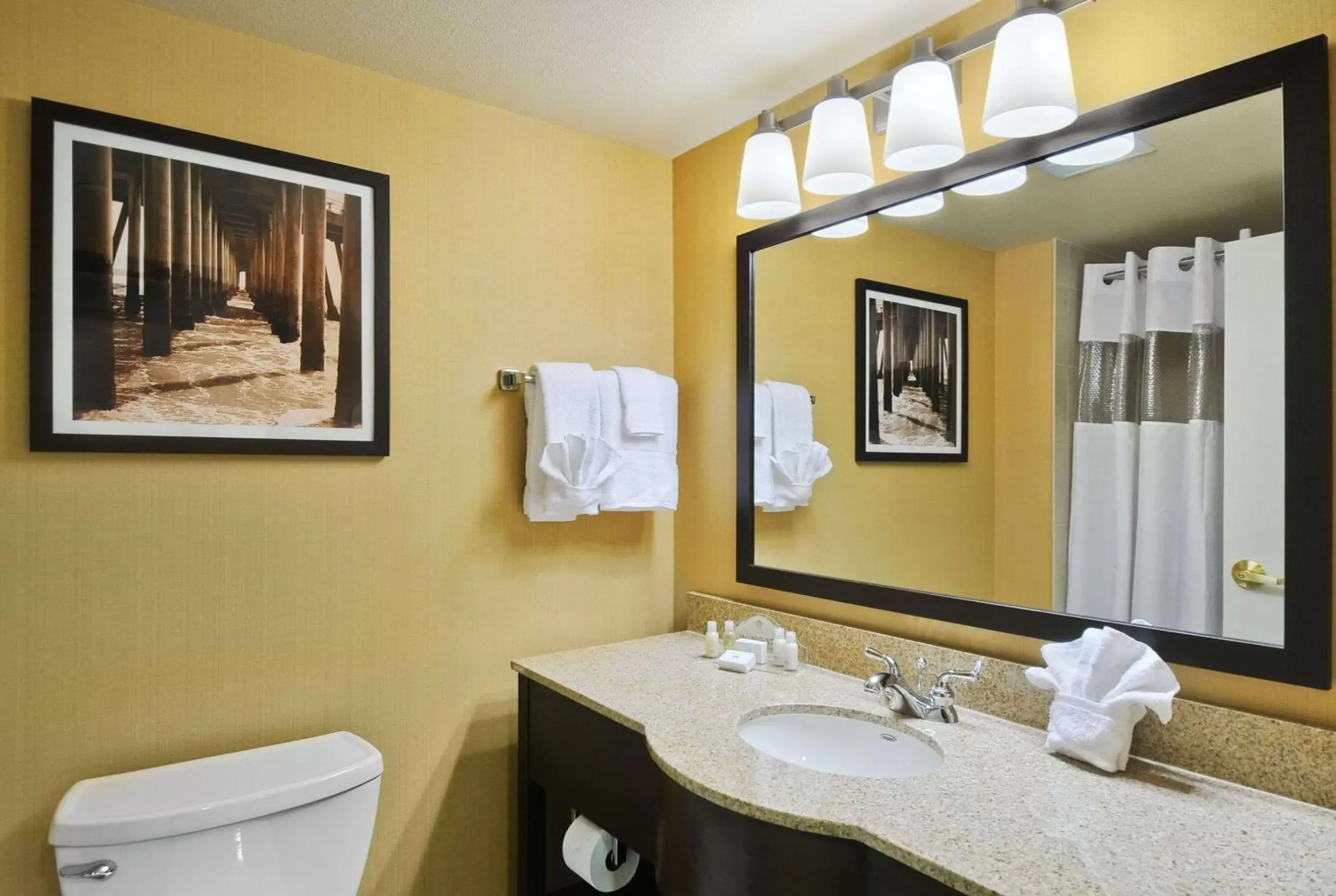 Photo of the whole room, Bathroom in Wingate By Wyndham Frisco