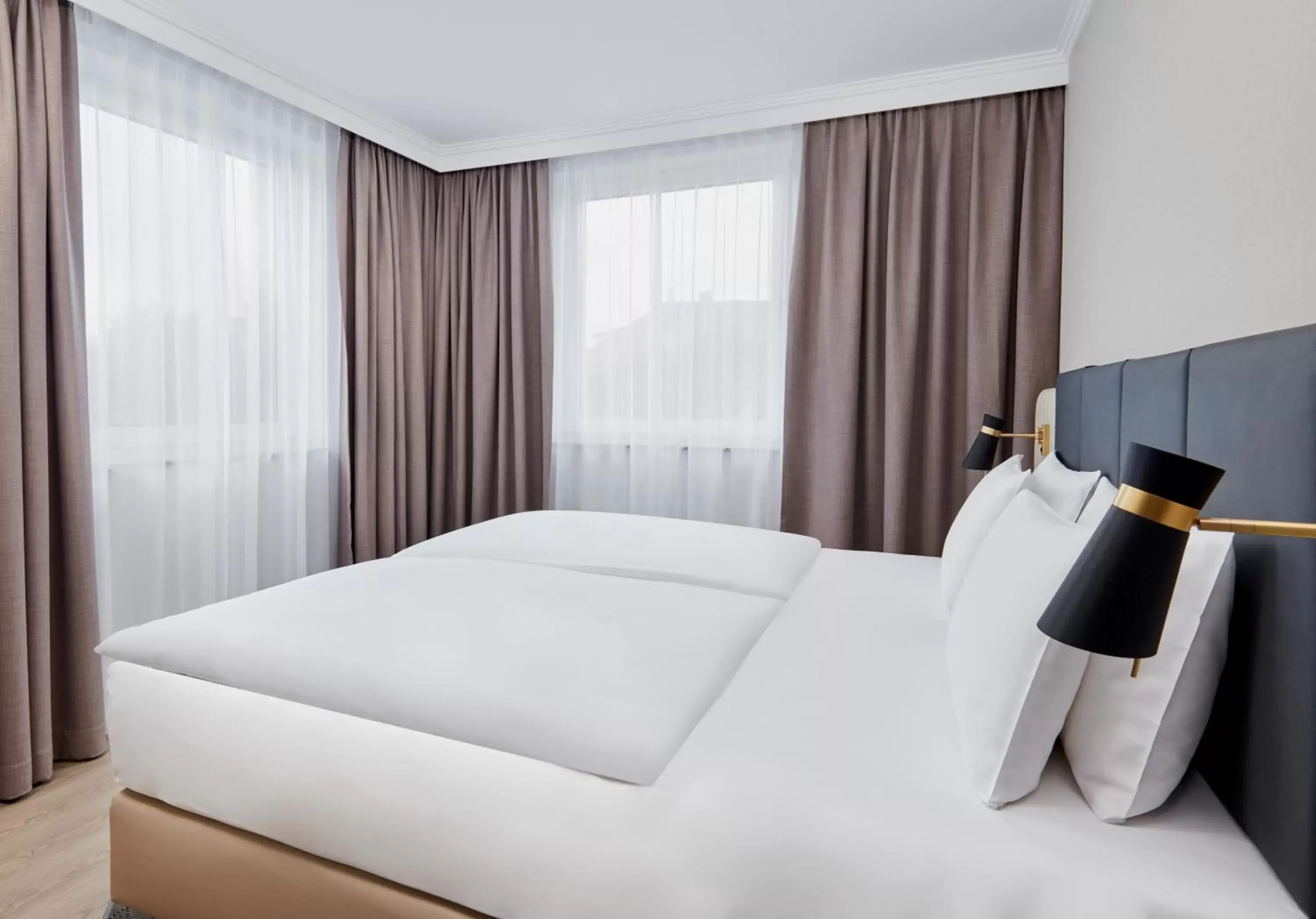 Photo of the whole room, Bed in Crowne Plaza Hamburg-City Alster, an IHG Hotel