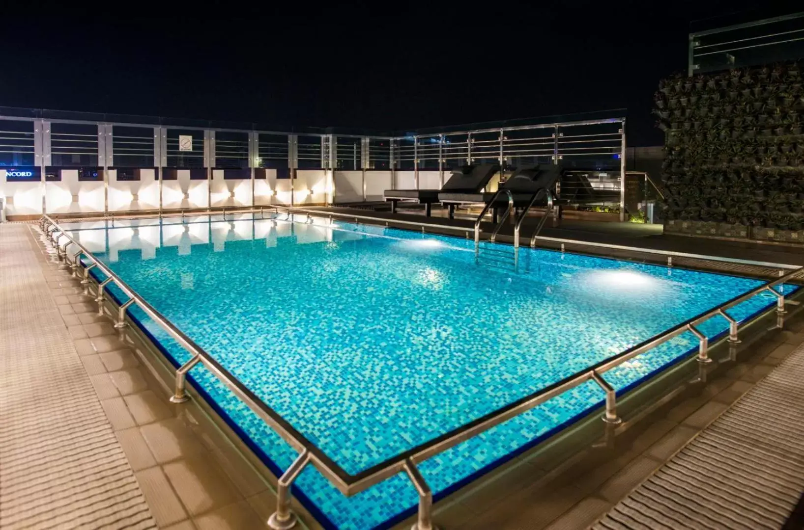 Swimming pool in Platinum Grand Swimming pool in Platinum Grand