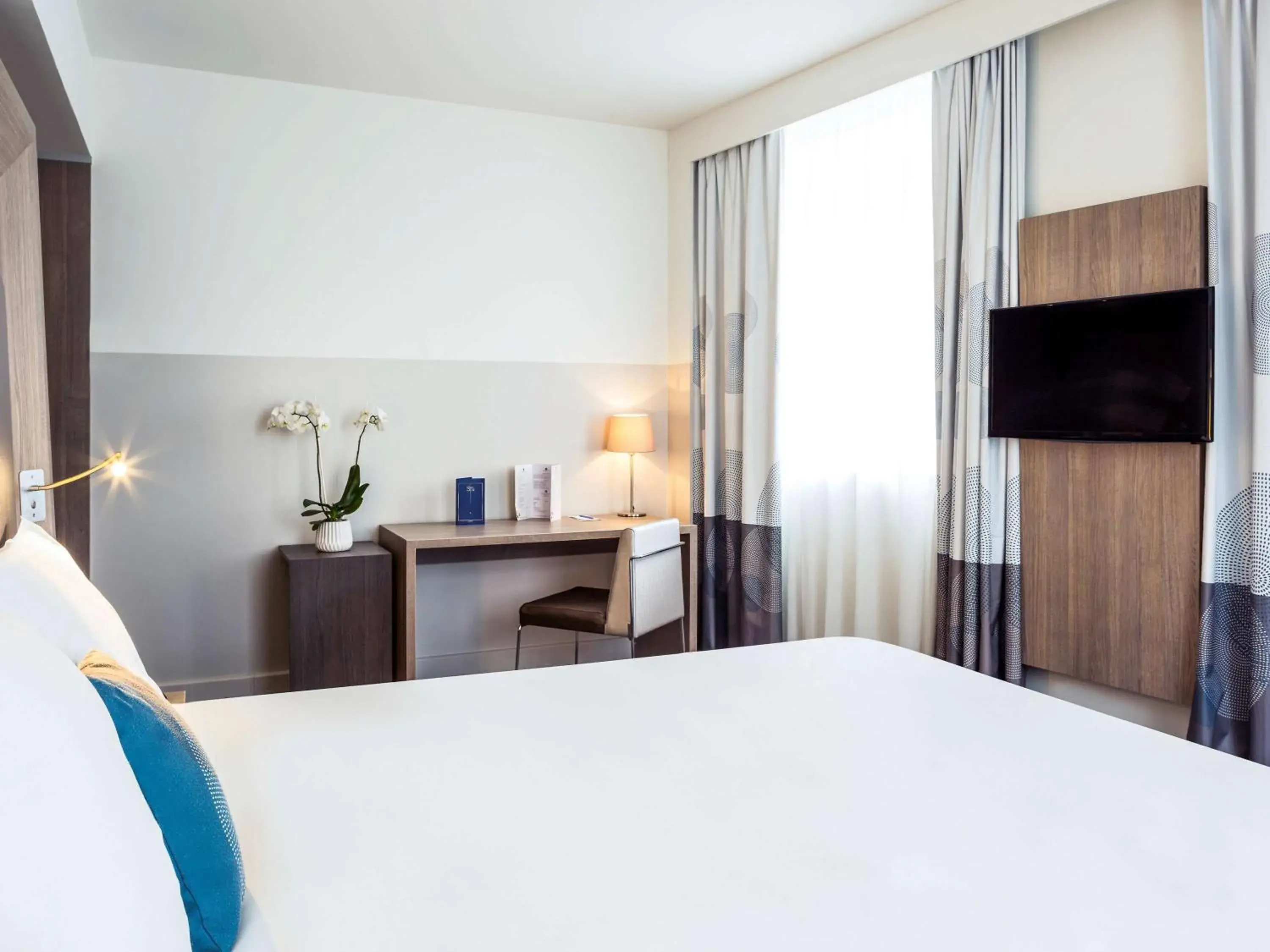 Photo of the whole room, Bed in Novotel SPA Rennes Centre Gare
