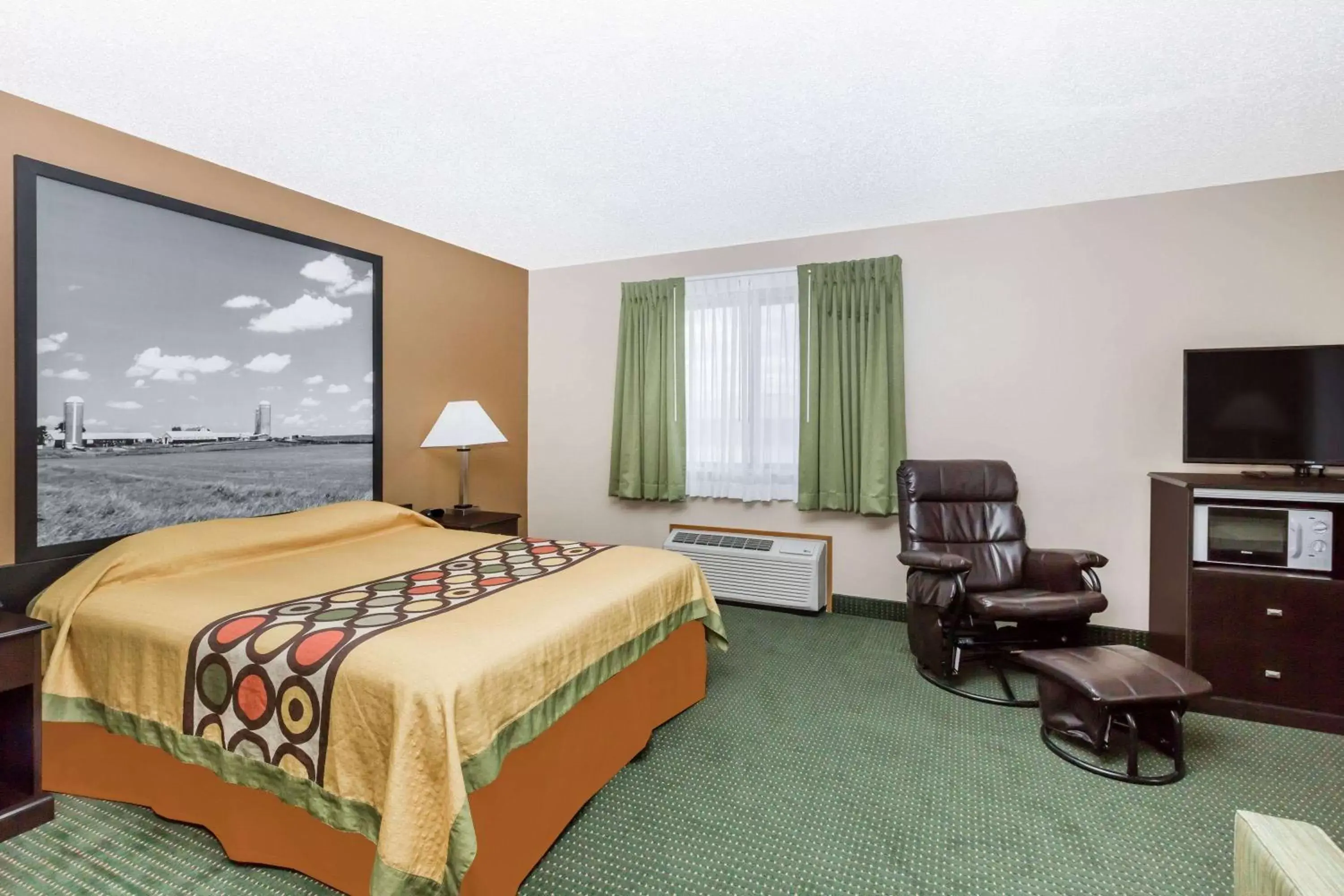 Photo of the whole room in Super 8 by Wyndham Jefferson