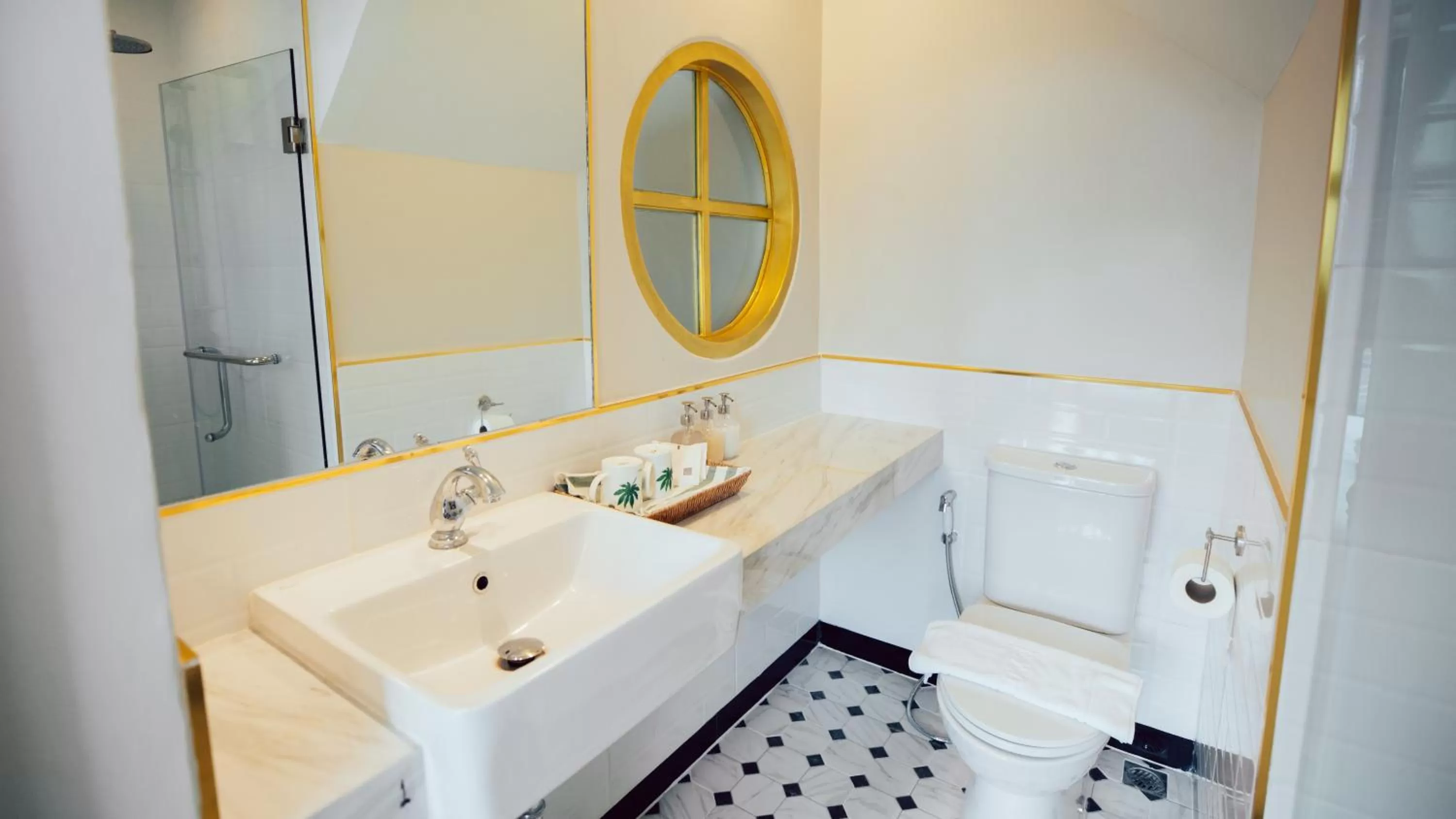 Bathroom in J's Cafe and Poshtel