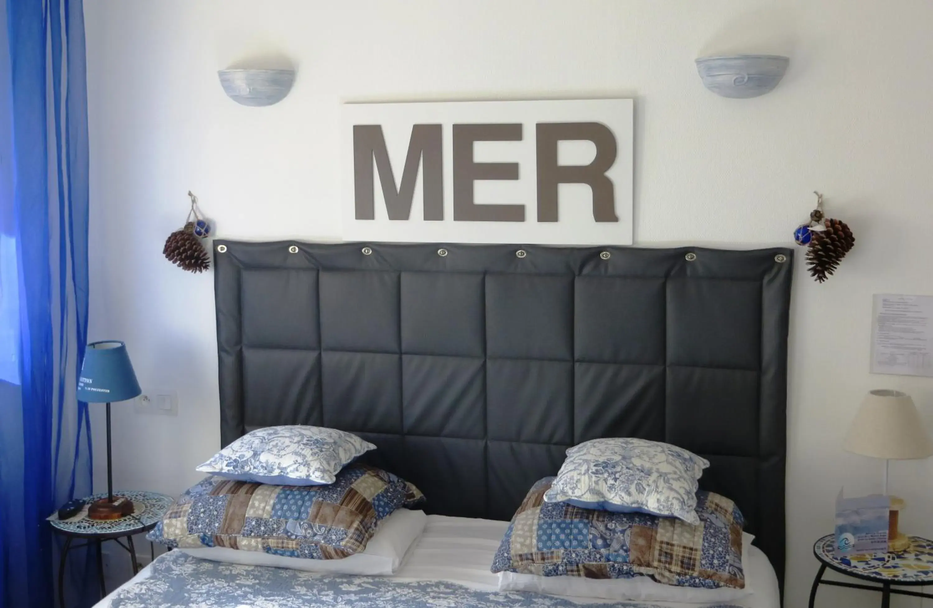 Bed in Hôtel Les Embruns Sables d'Olonne