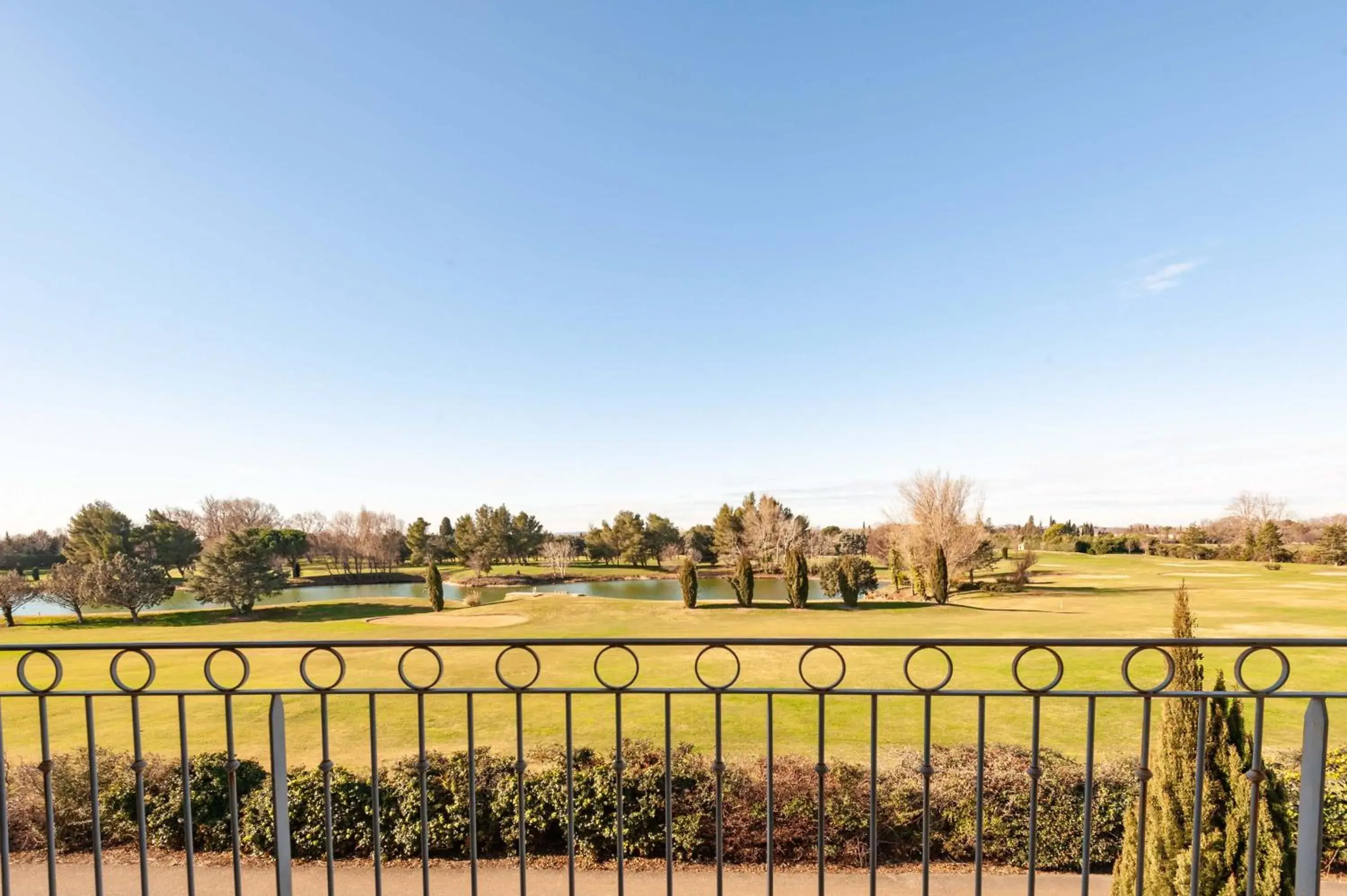 Garden view in Residhotel Golf Grand Avignon