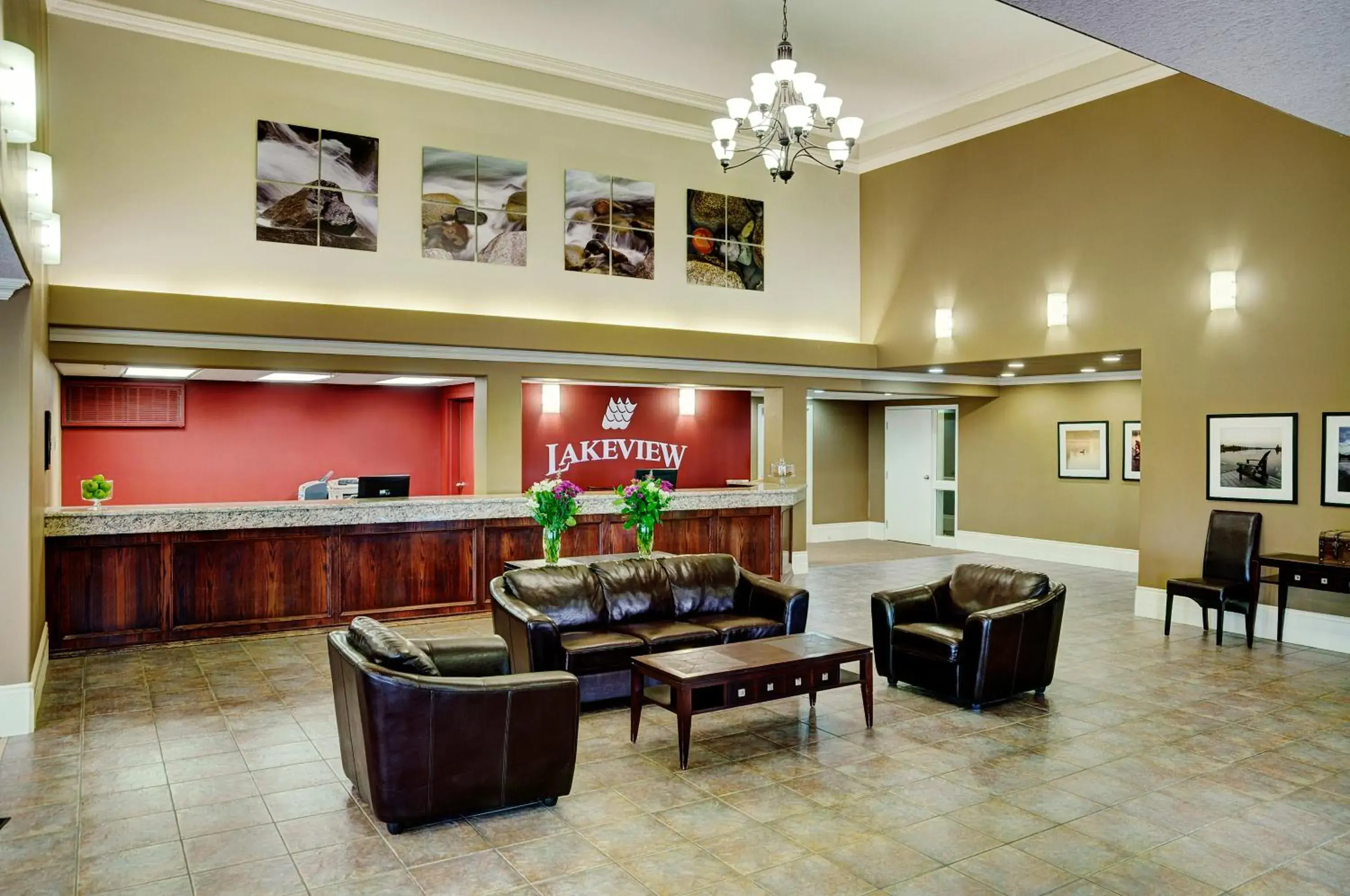 Lobby/Reception in Lakeview Inns & Suites - Edson Airport West