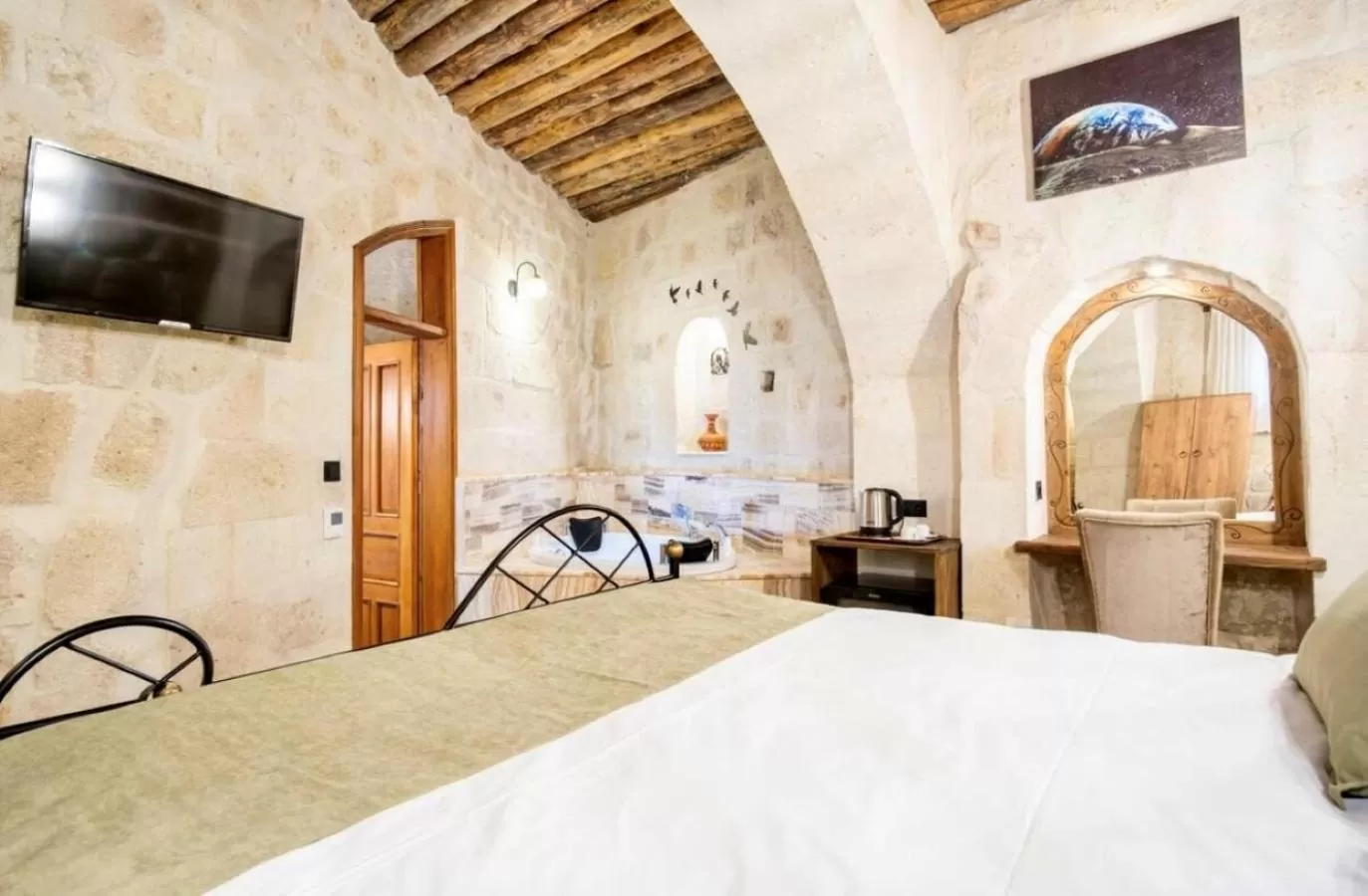 Bed in Uzay Cave Suite Hotel